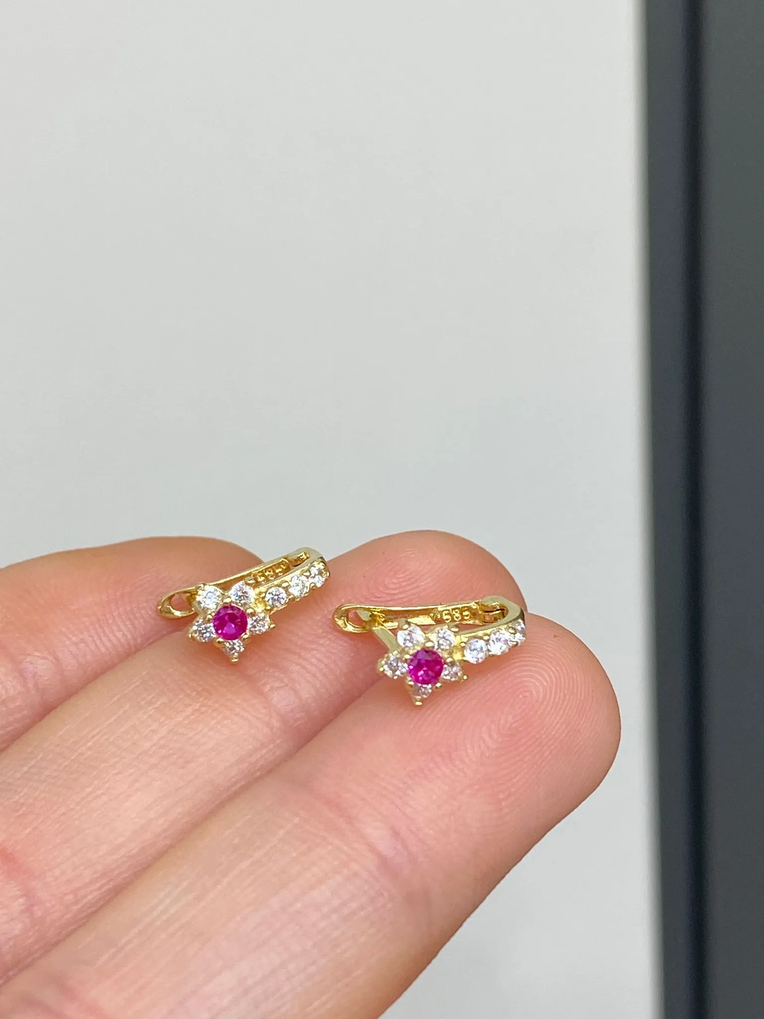 Favori Marka Çok Model Küpe