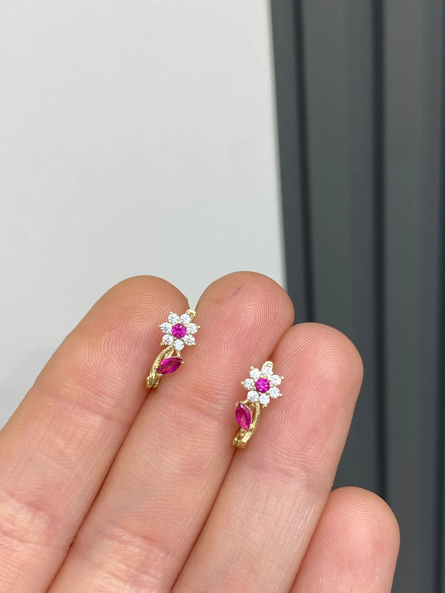 Favori Marka Çok Model Küpe