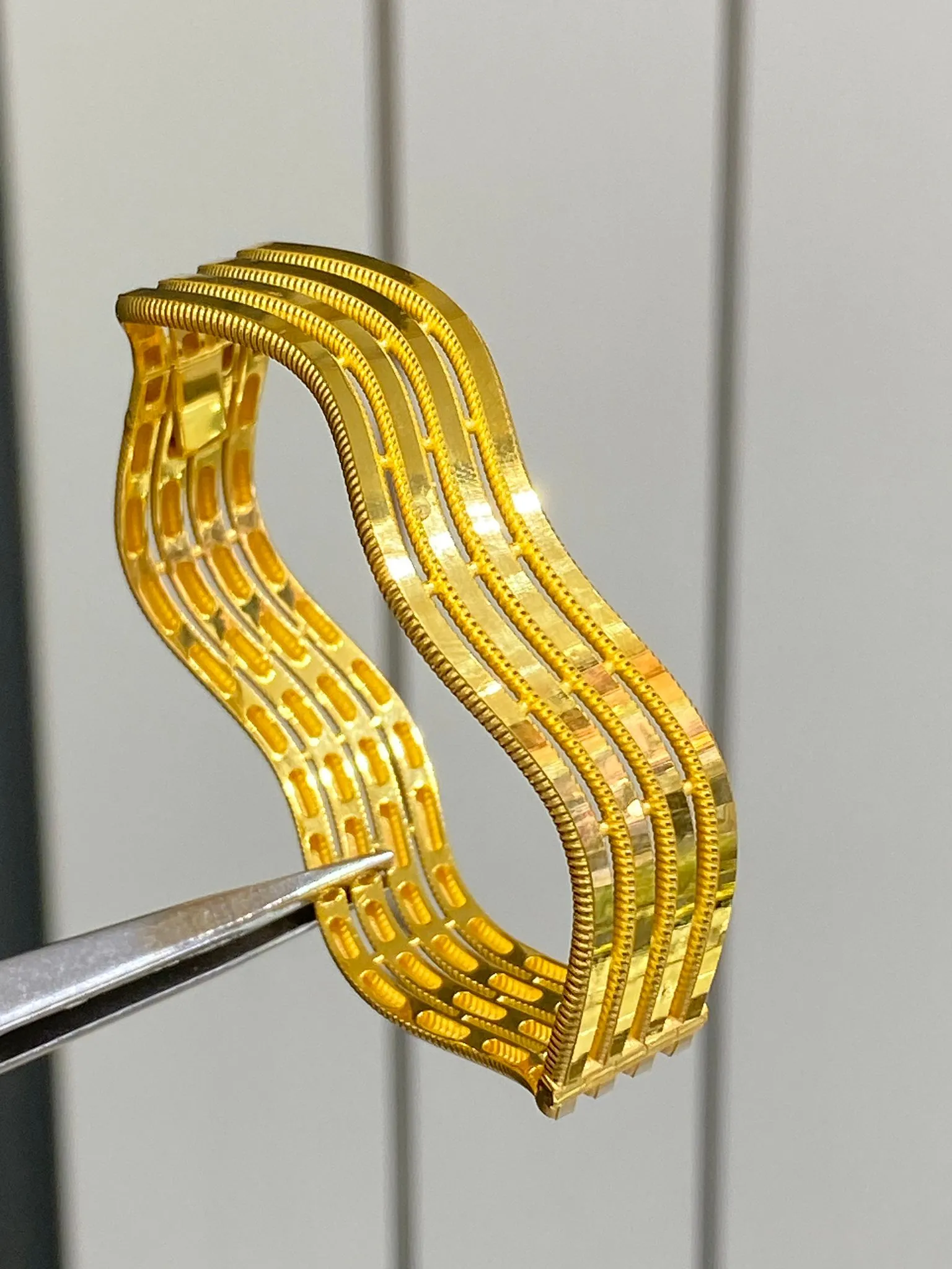 22 Ayar Dört Sıralı Zig Zag Model Kelepçe