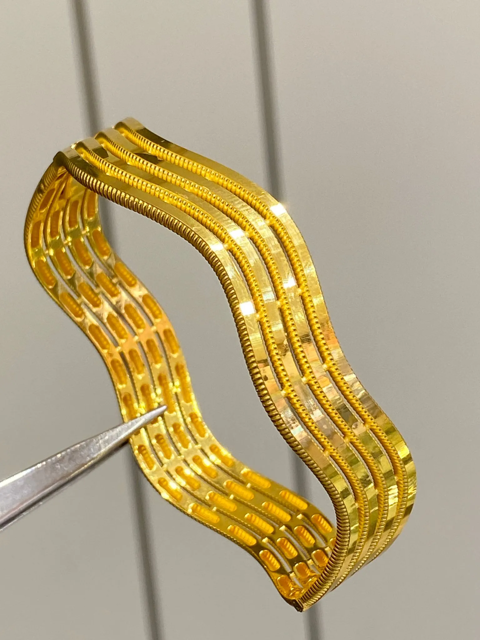 22 Ayar Dört Sıralı Zig Zag Model Kelepçe