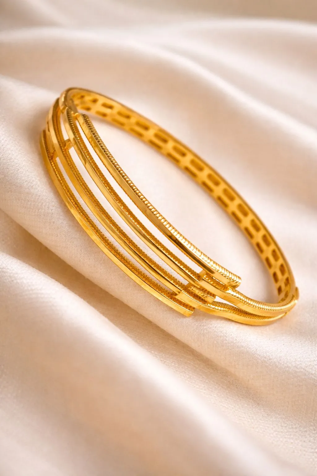 22 Ayar Üç Sıralı Kaburga Model Kelepçe