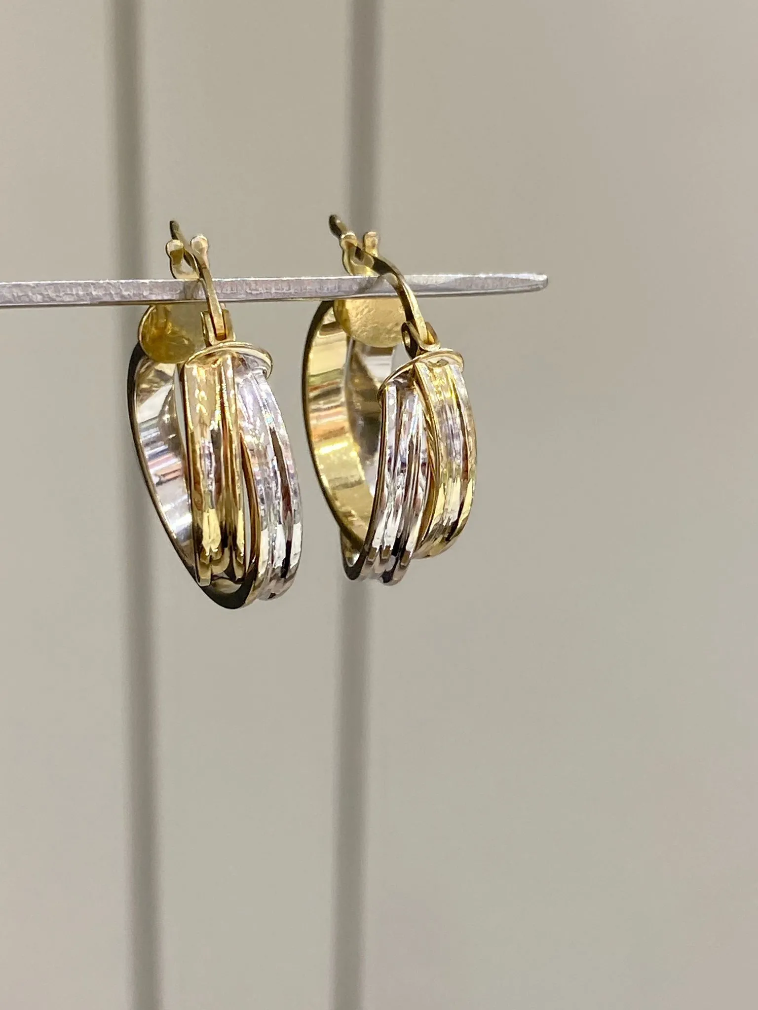 Favori Marka Çift Renkli Halka Model Küpe