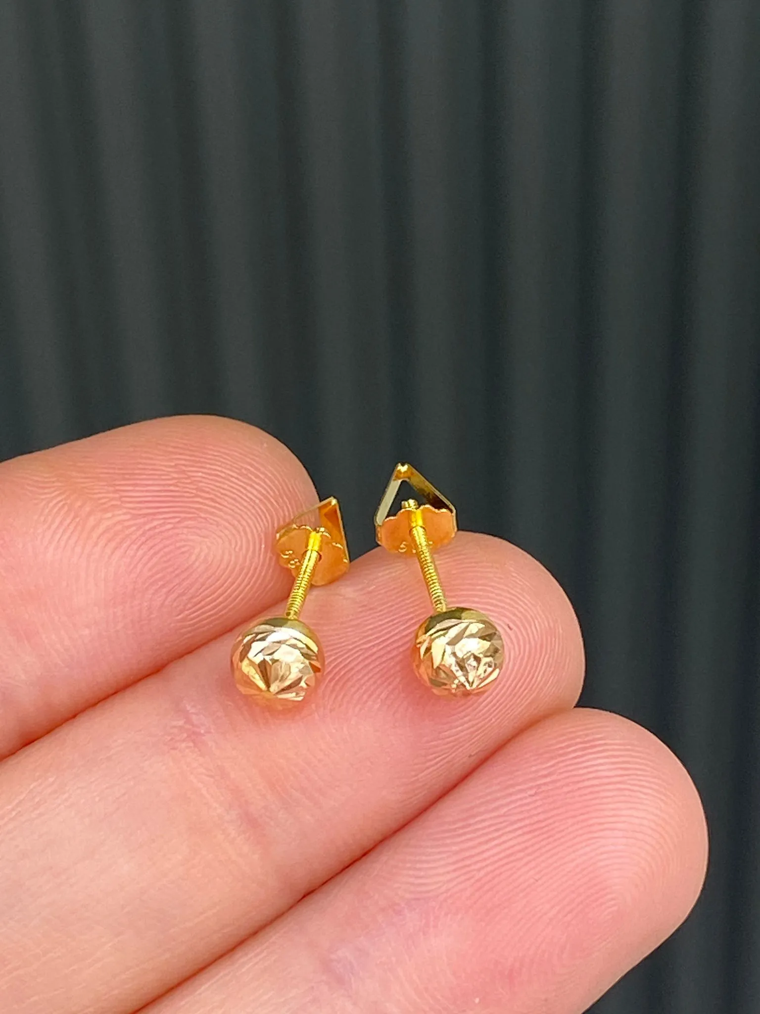 Favori Marka Top Model Küpe