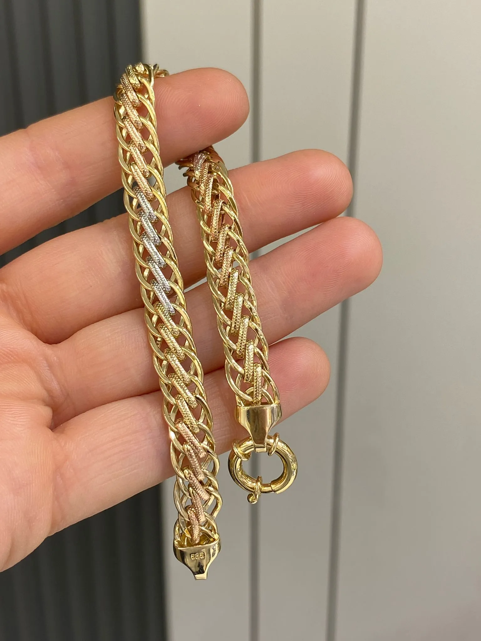  Hallow Model Bileklik