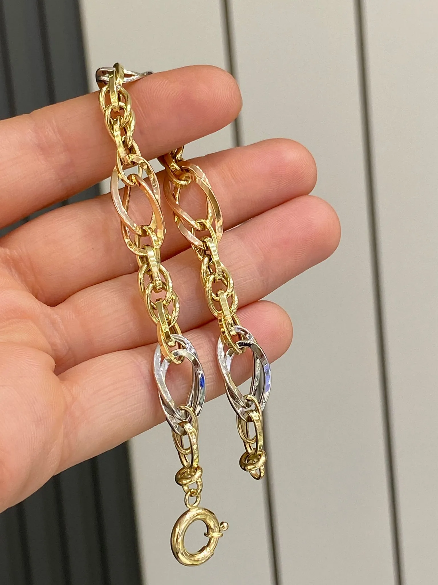  Hallow Model Bileklik