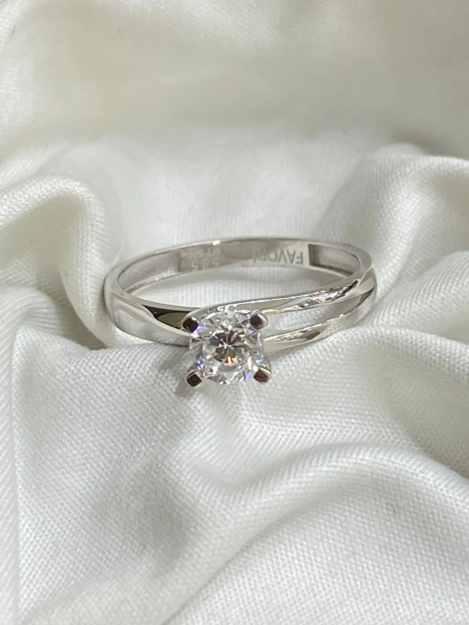 Favori Marka Tek Taş Yüzük