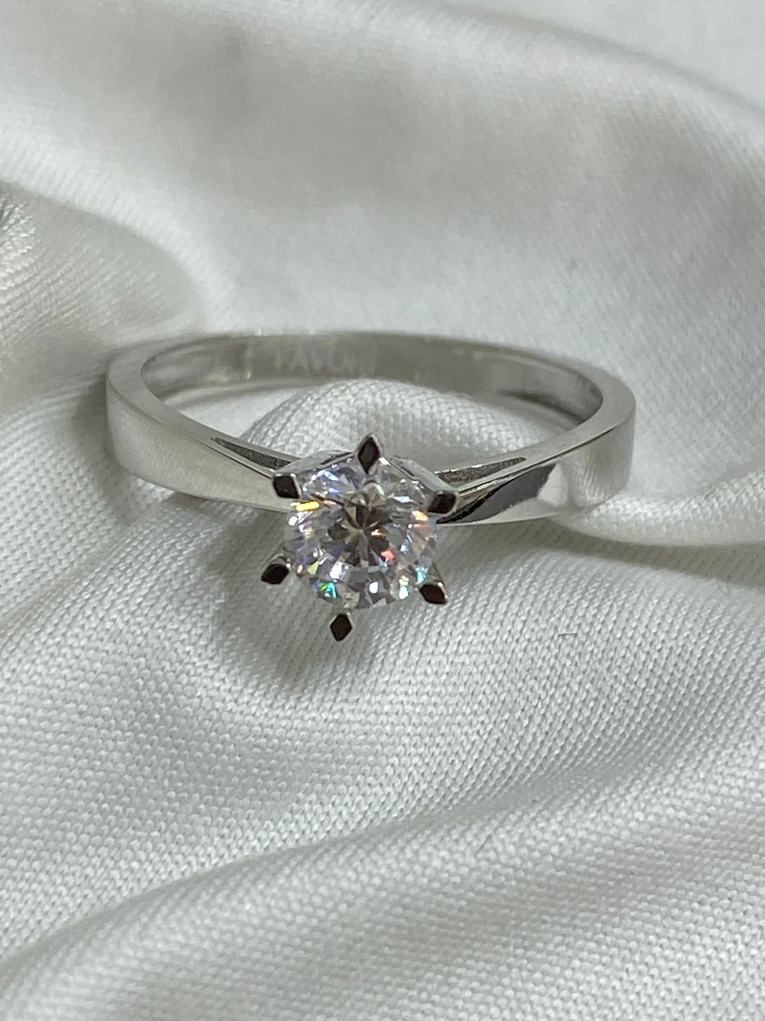 Favori Marka Tek Taş Yüzük