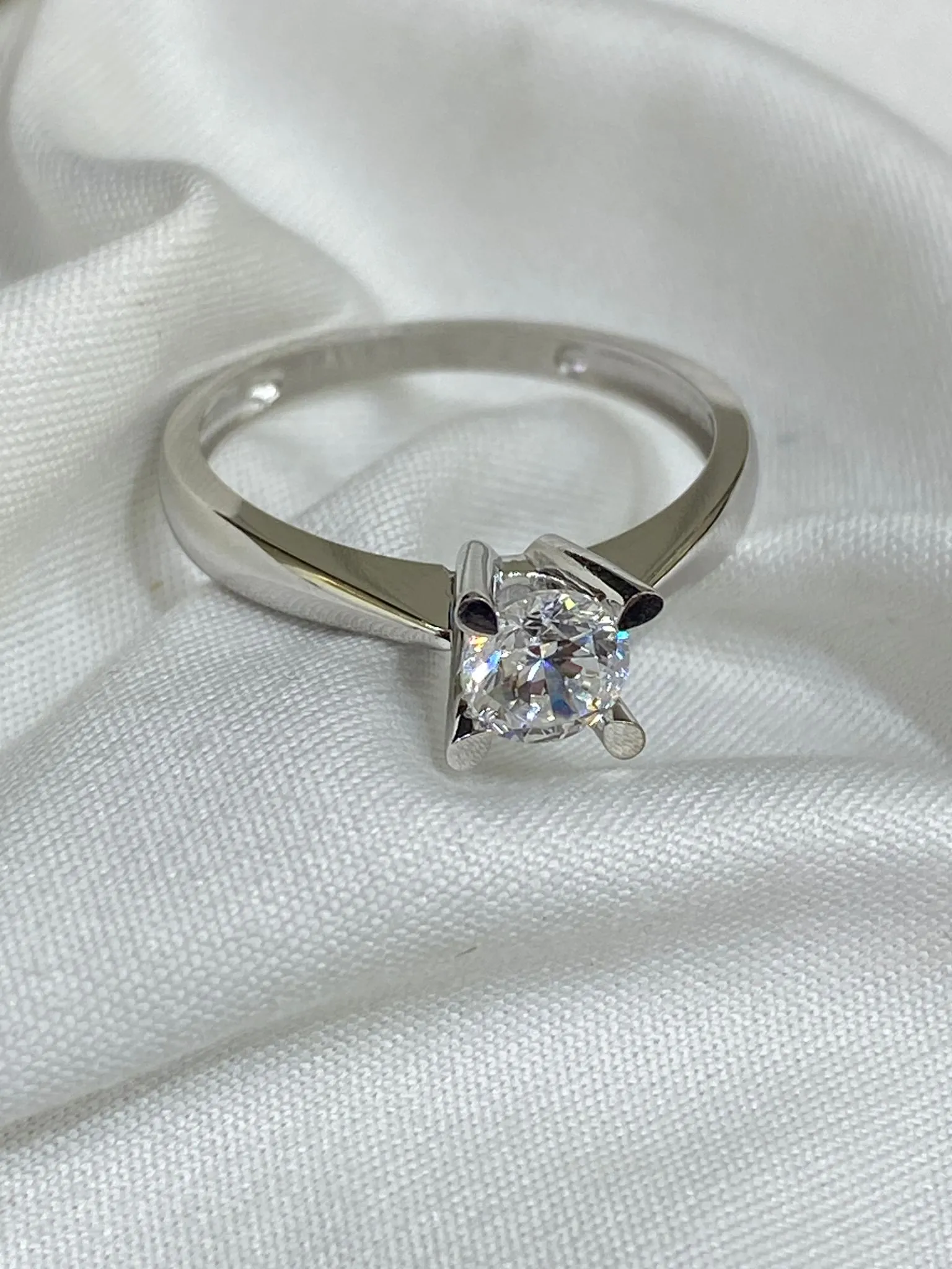 Favori Marka Tek Taş Yüzük