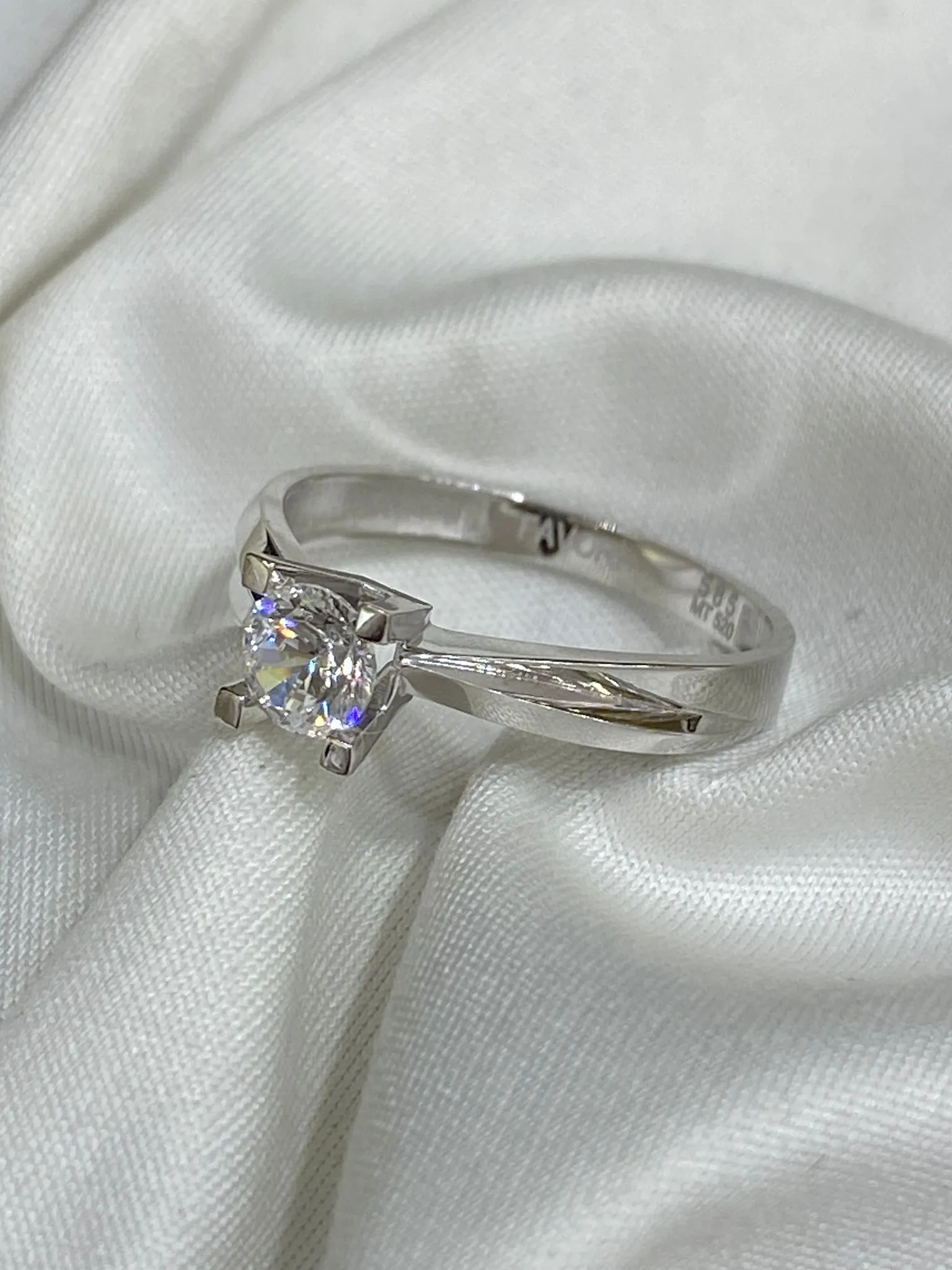 Favori Marka Tek Taş Yüzük