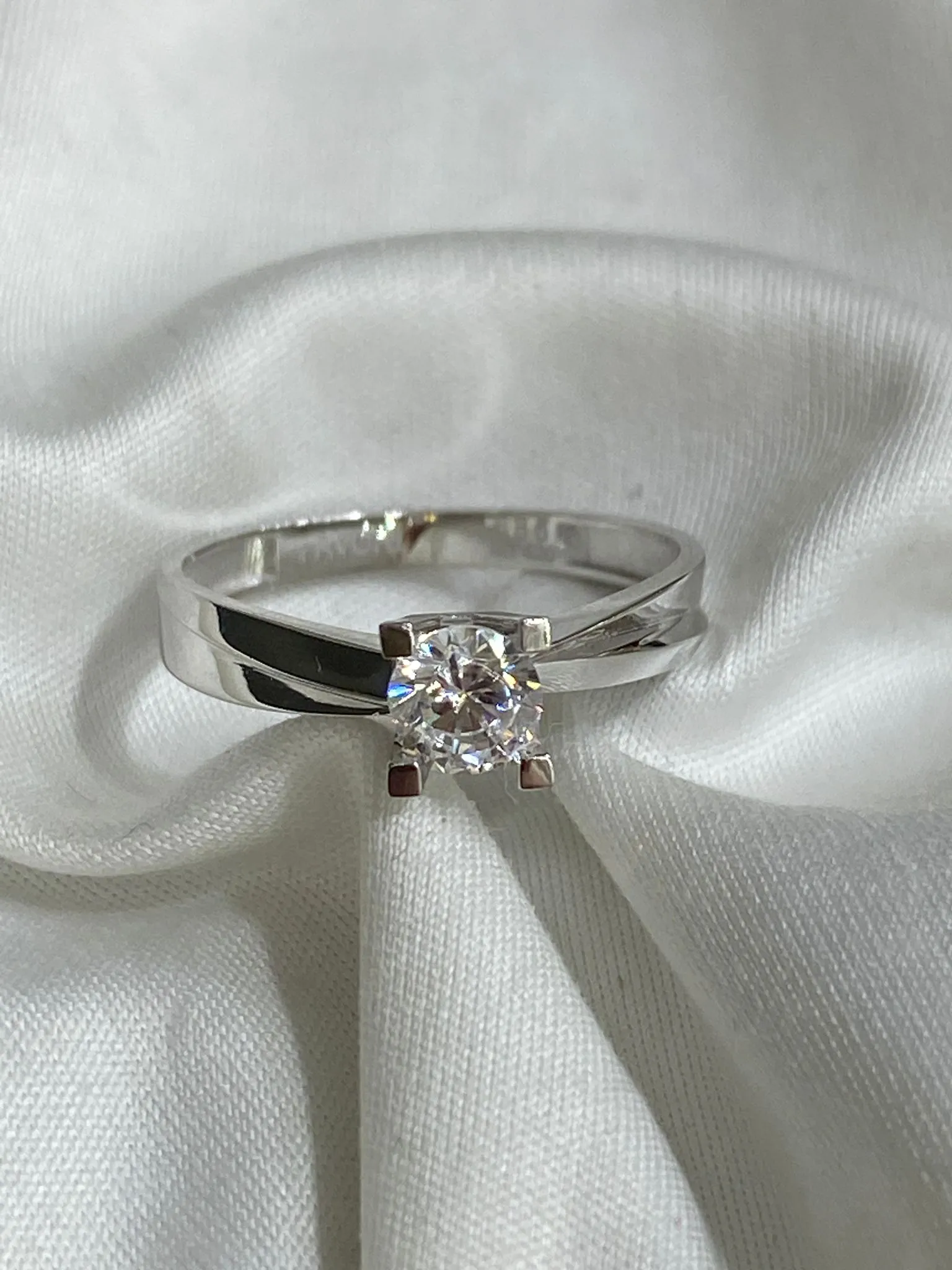 Favori Marka Tek Taş Yüzük