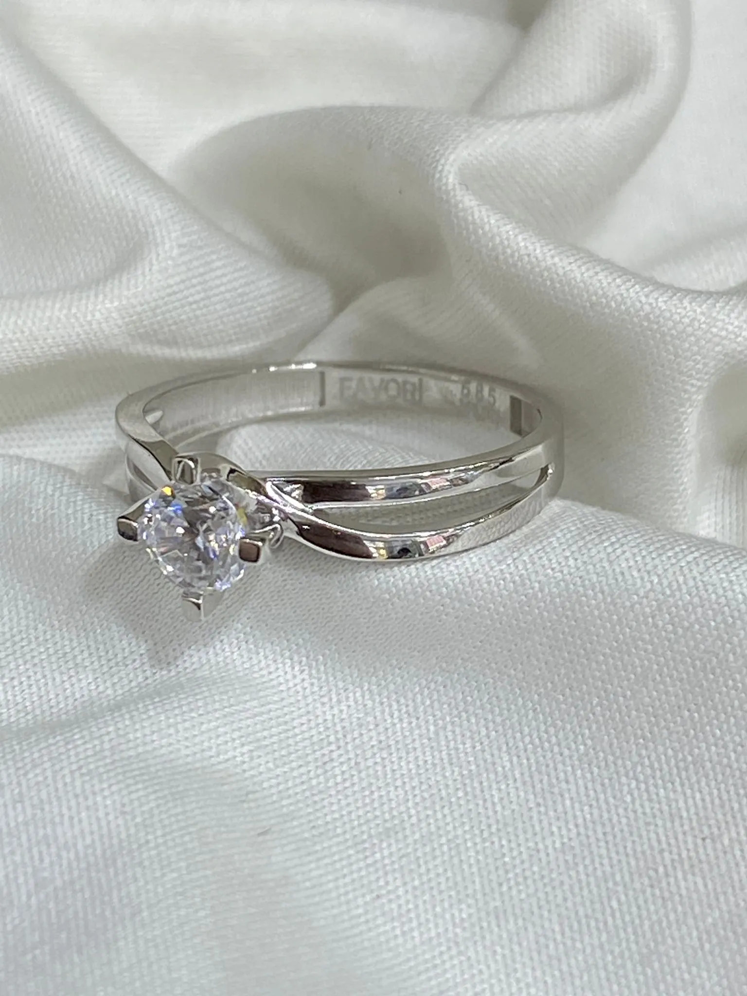 Favori Marka Tasarım Model Tek Taş Yüzük