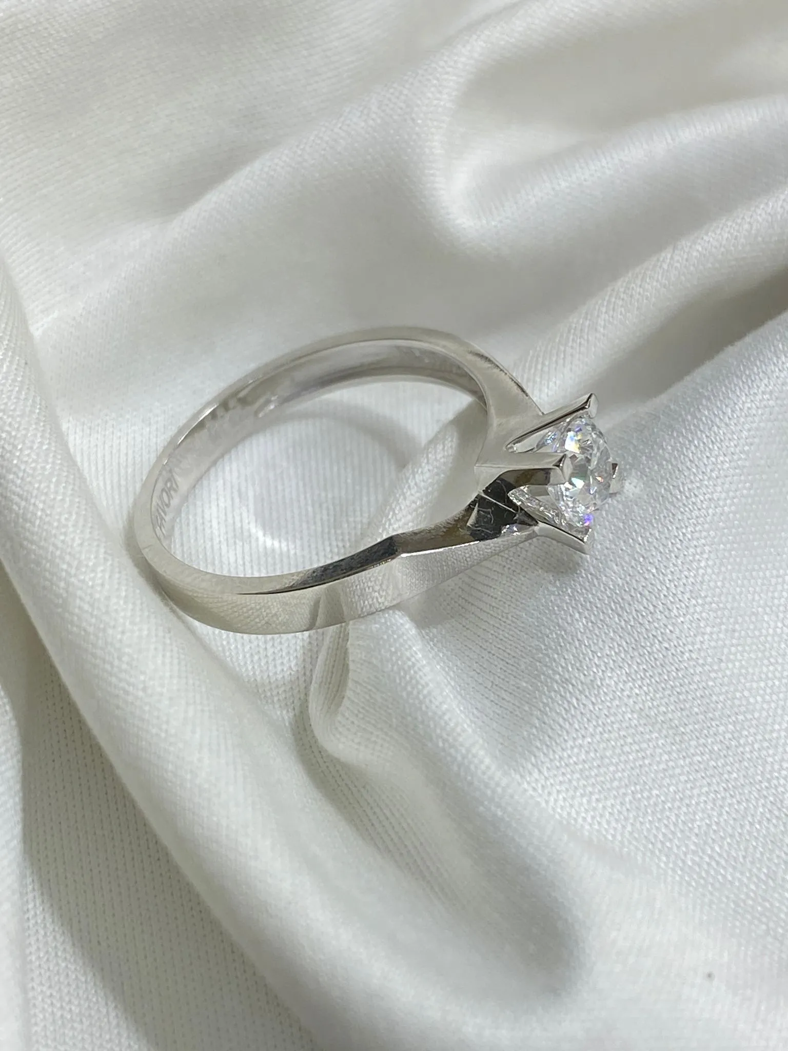 Favori Marka Tek Taş Yüzük