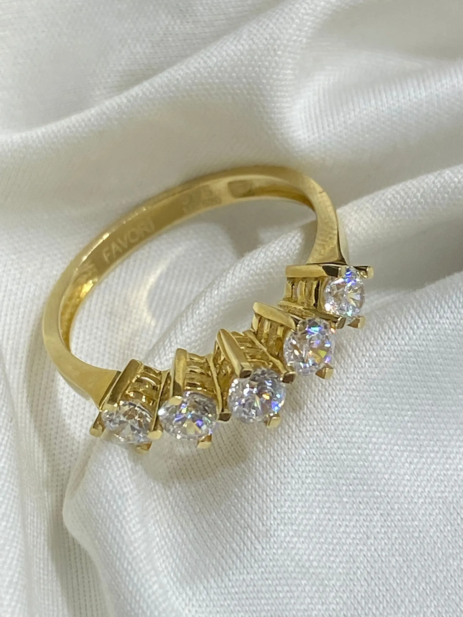 Favori Marka Beş Taş Yüzük