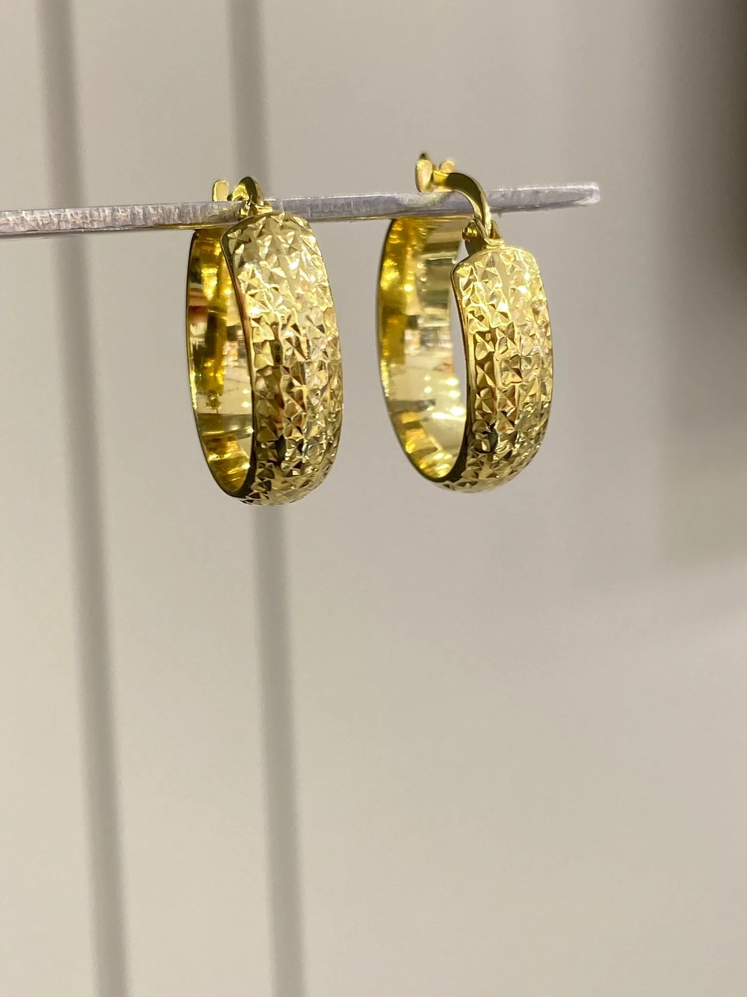 Favori Marka Kalemle Halka Model Küpe