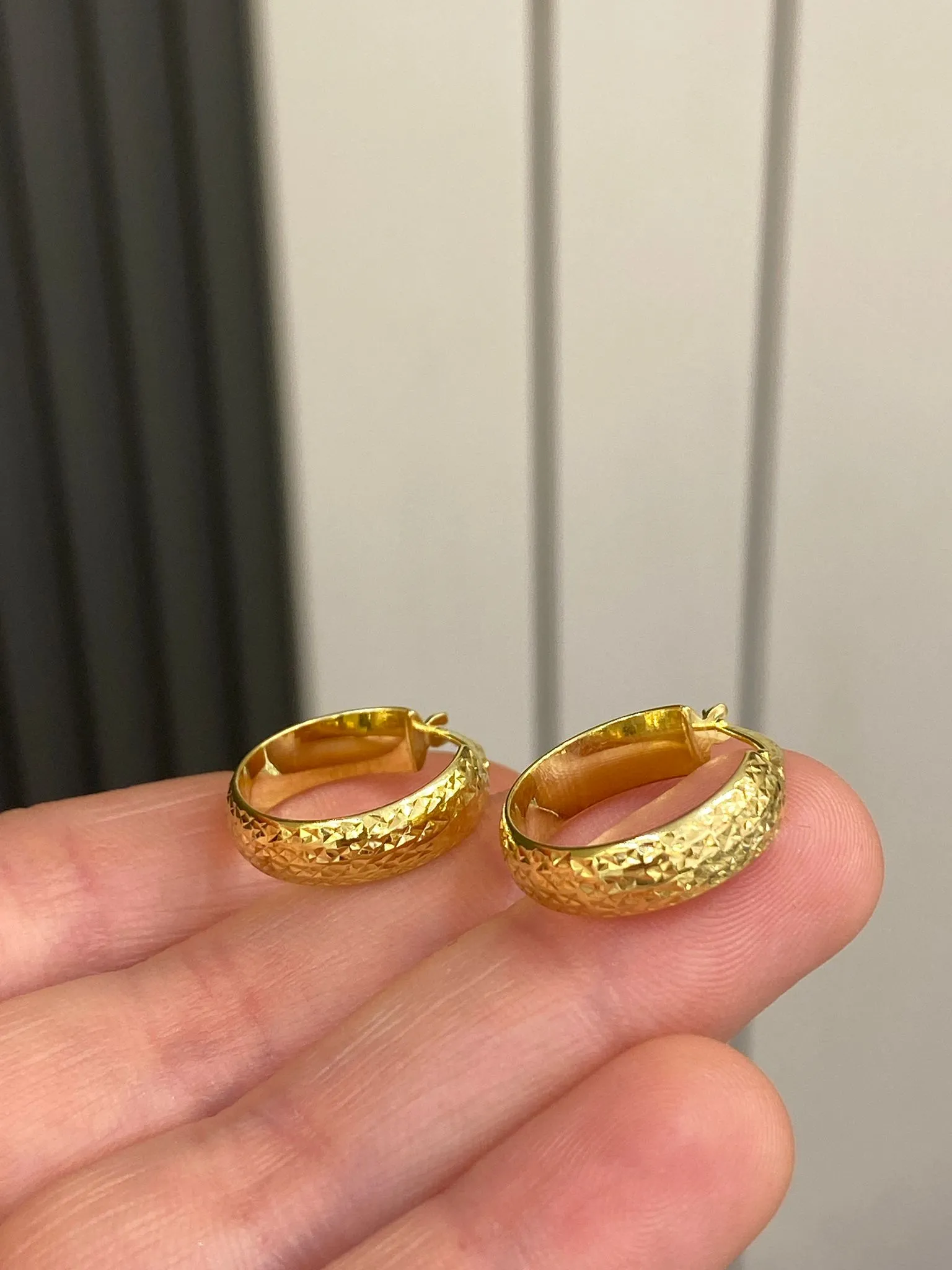 Favori Marka Kalemle Halka Model Küpe