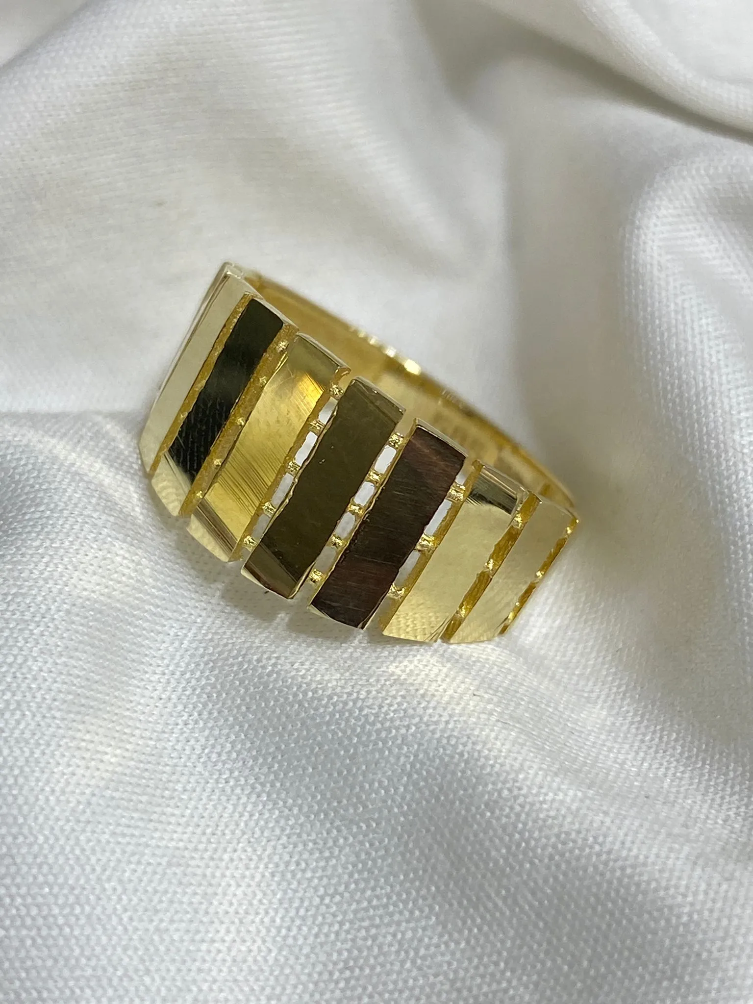 Favori Marka İtlayan Model Yüzük