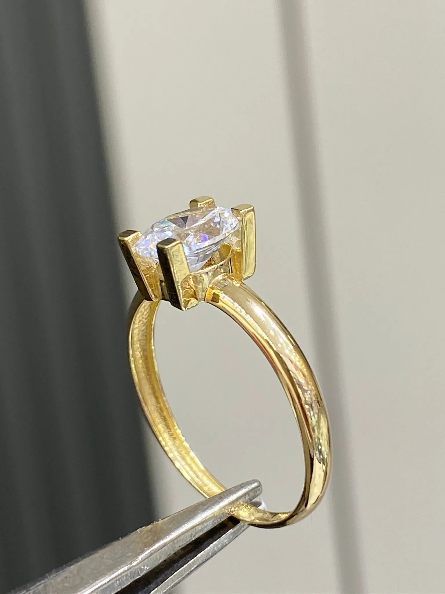 Favori Marka Oval Tektaş Model Yüzük