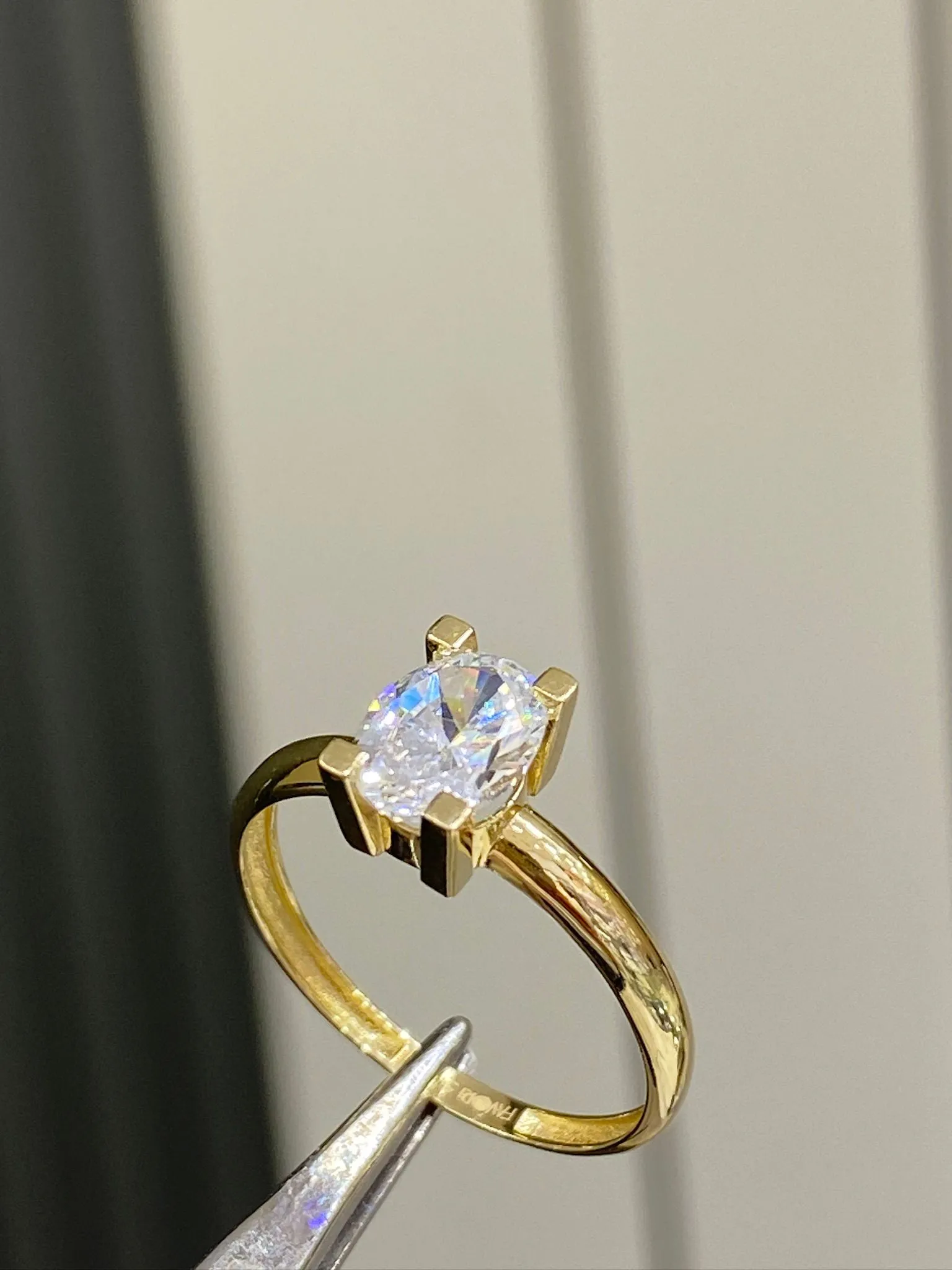 Favori Marka Oval Tektaş Model Yüzük