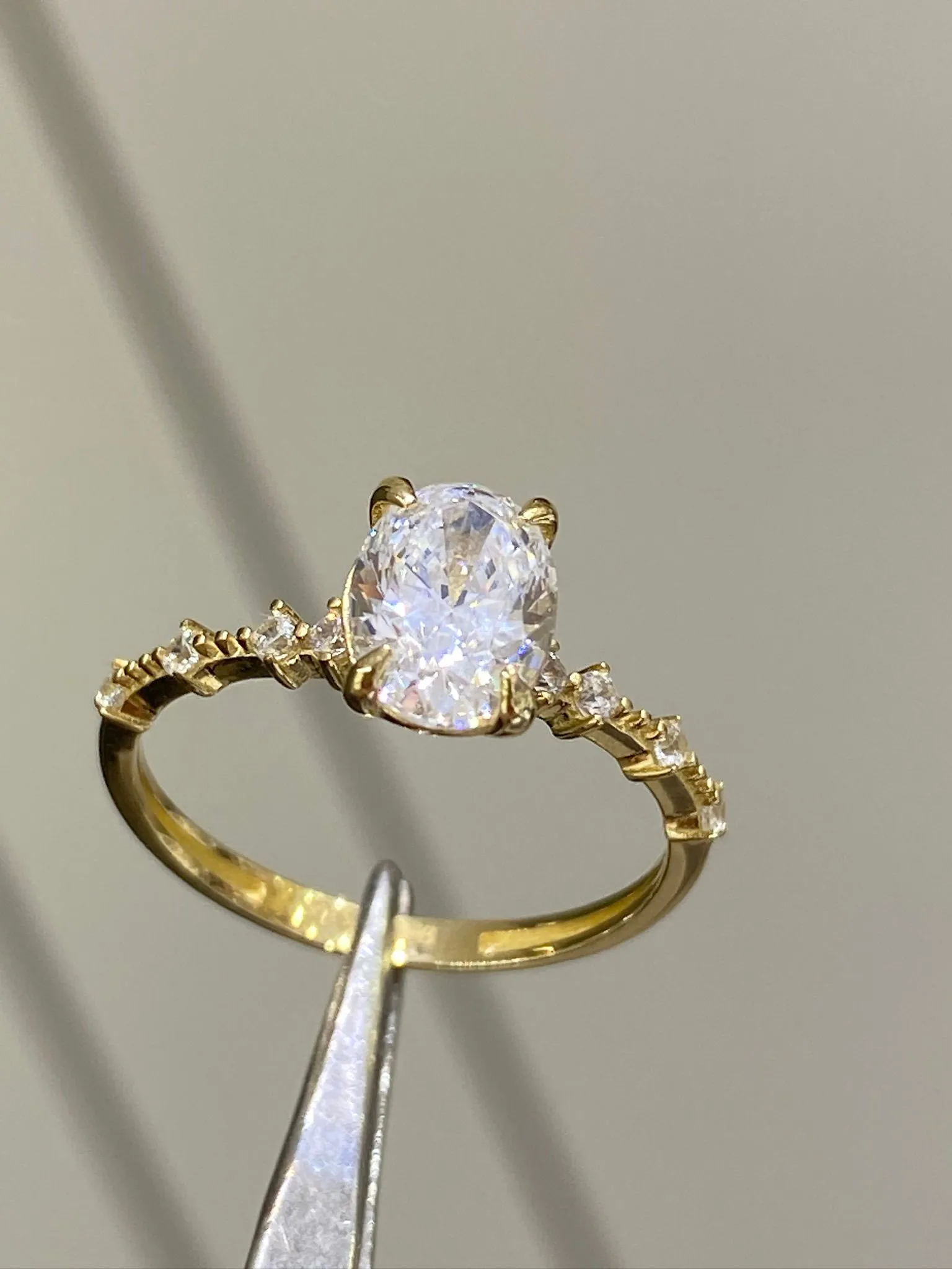 Favori Marka Oval Taşlı Model Yüzük