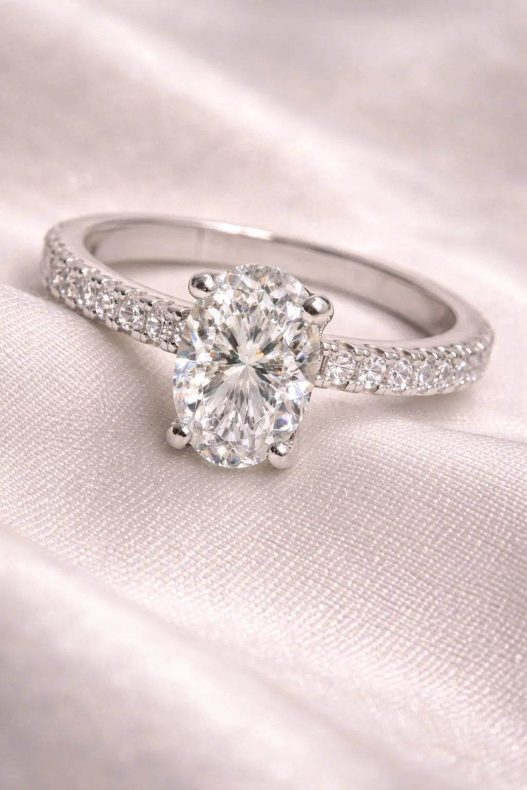 Favori Marka Oval Taşlı Model Yüzük