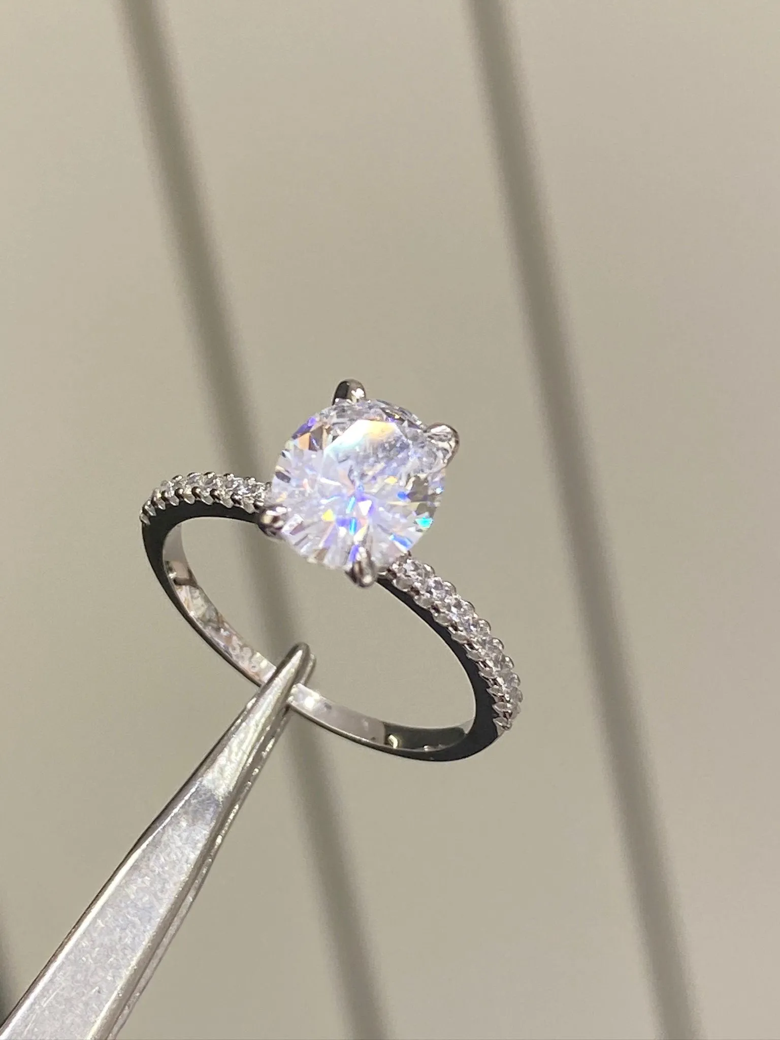 Favori Marka Oval Taşlı Model Yüzük