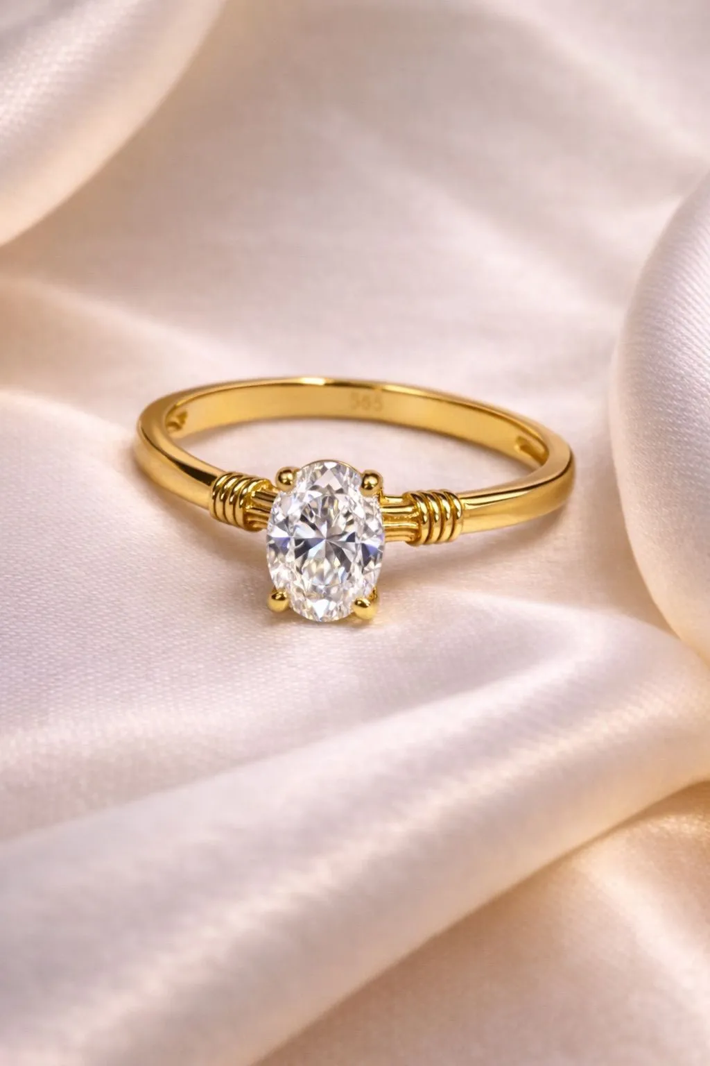 Favori Marka Oval Taşlı Model Yüzük