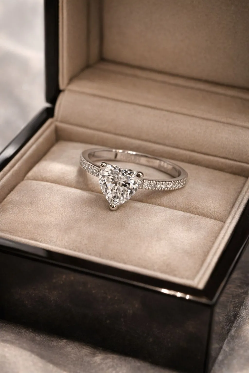 Favori Marka Kalpli Tektaş Model Yüzük