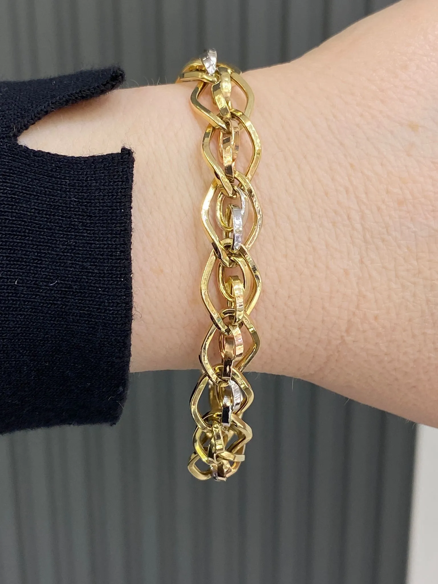 Favori Marka Üç Renkli Hallow Model Bileklik