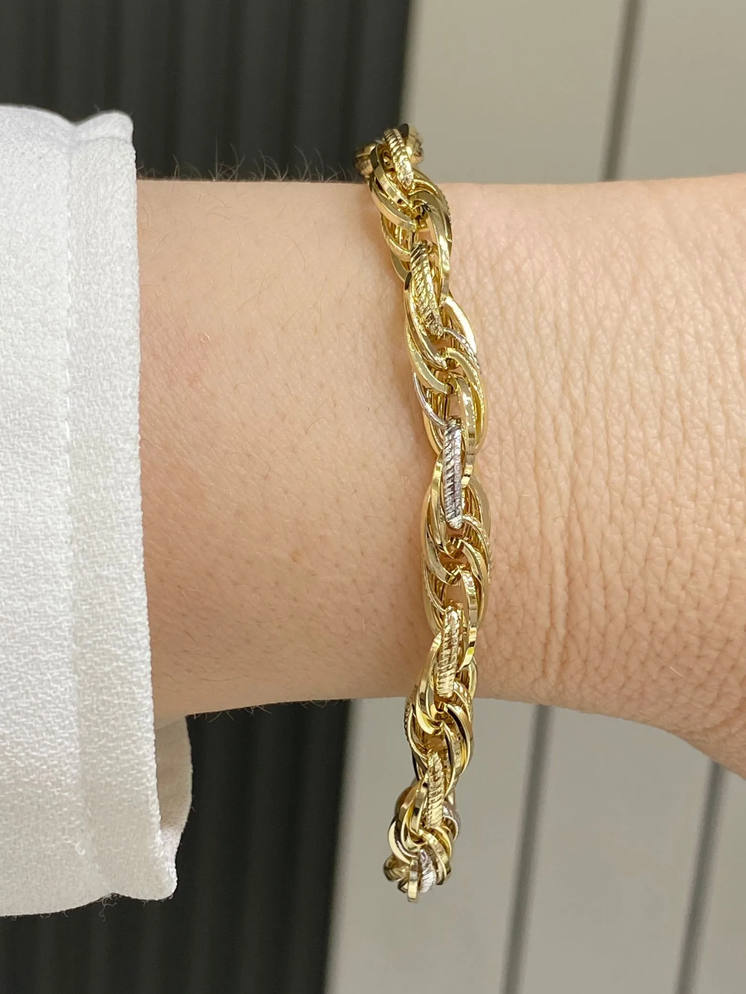 Favori Marka Üç Renkli Hallow Model Bileklik