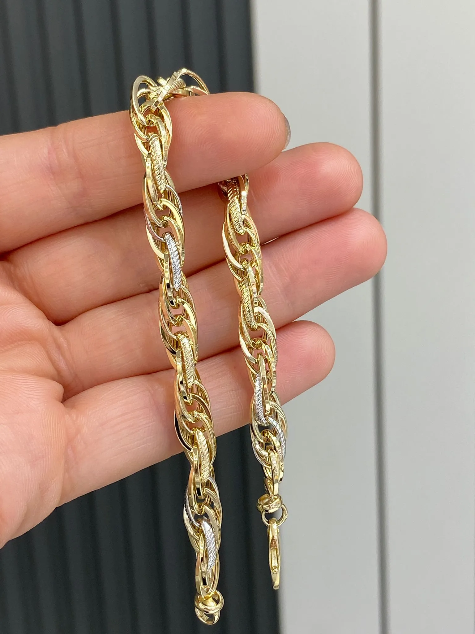 Favori Marka Üç Renkli Hallow Model Bileklik