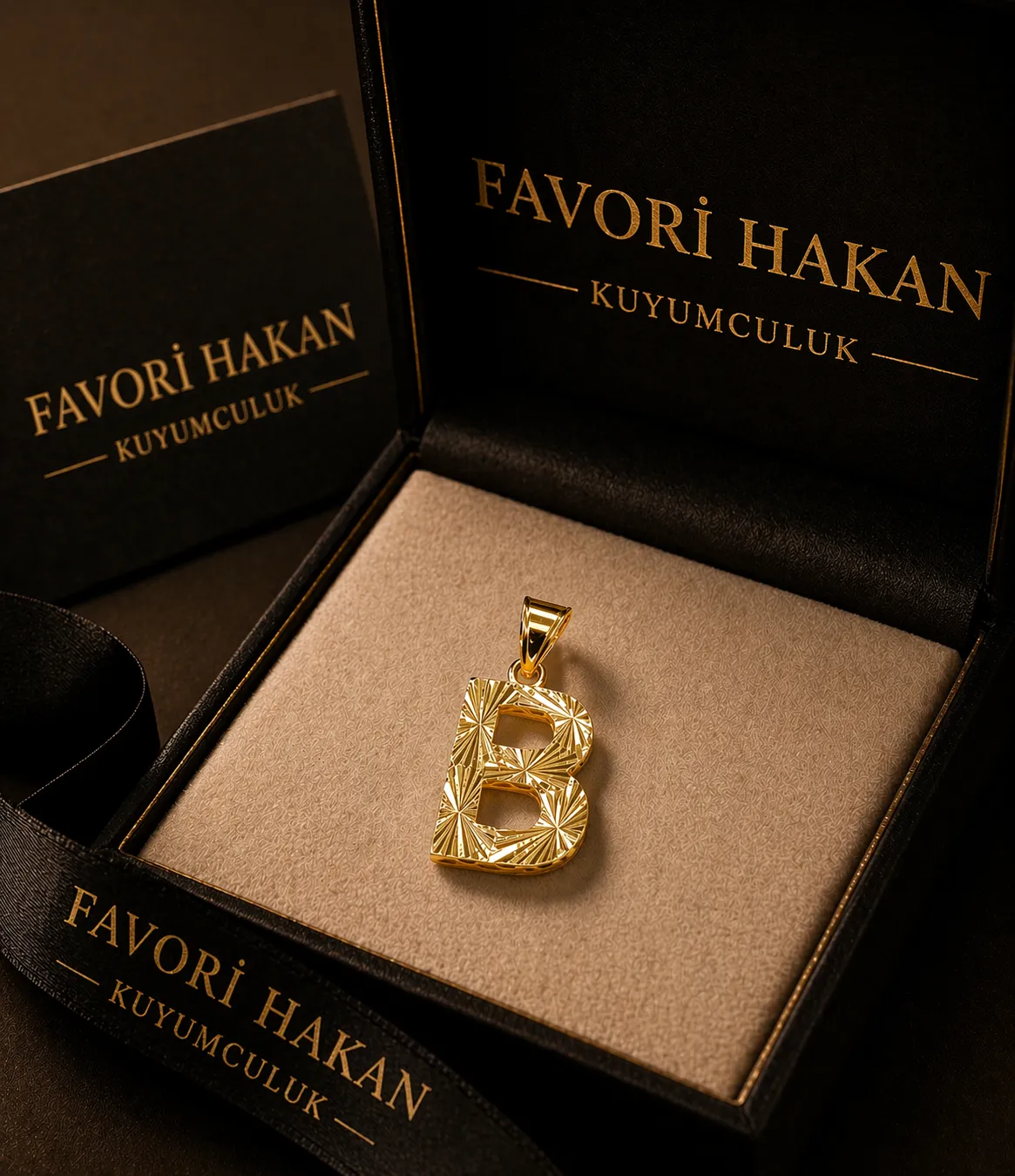 Favori Marka Minimal M Harfi Uç