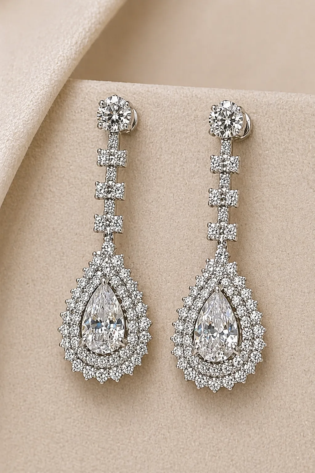 Favori Marka Damla Model Küpe