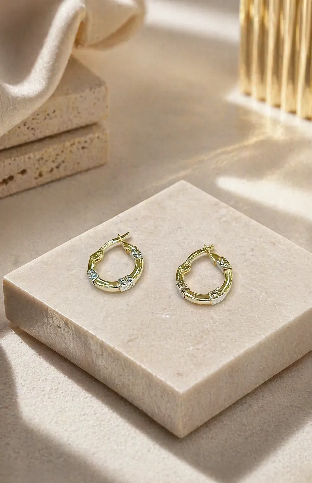 Favori Marka Beyaz Taşlı Halka Küpe