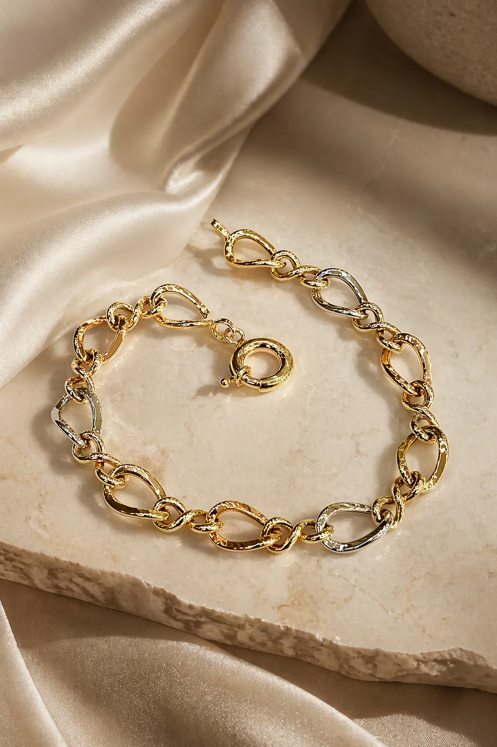 Favori Marka Hallow Model Bileklik 