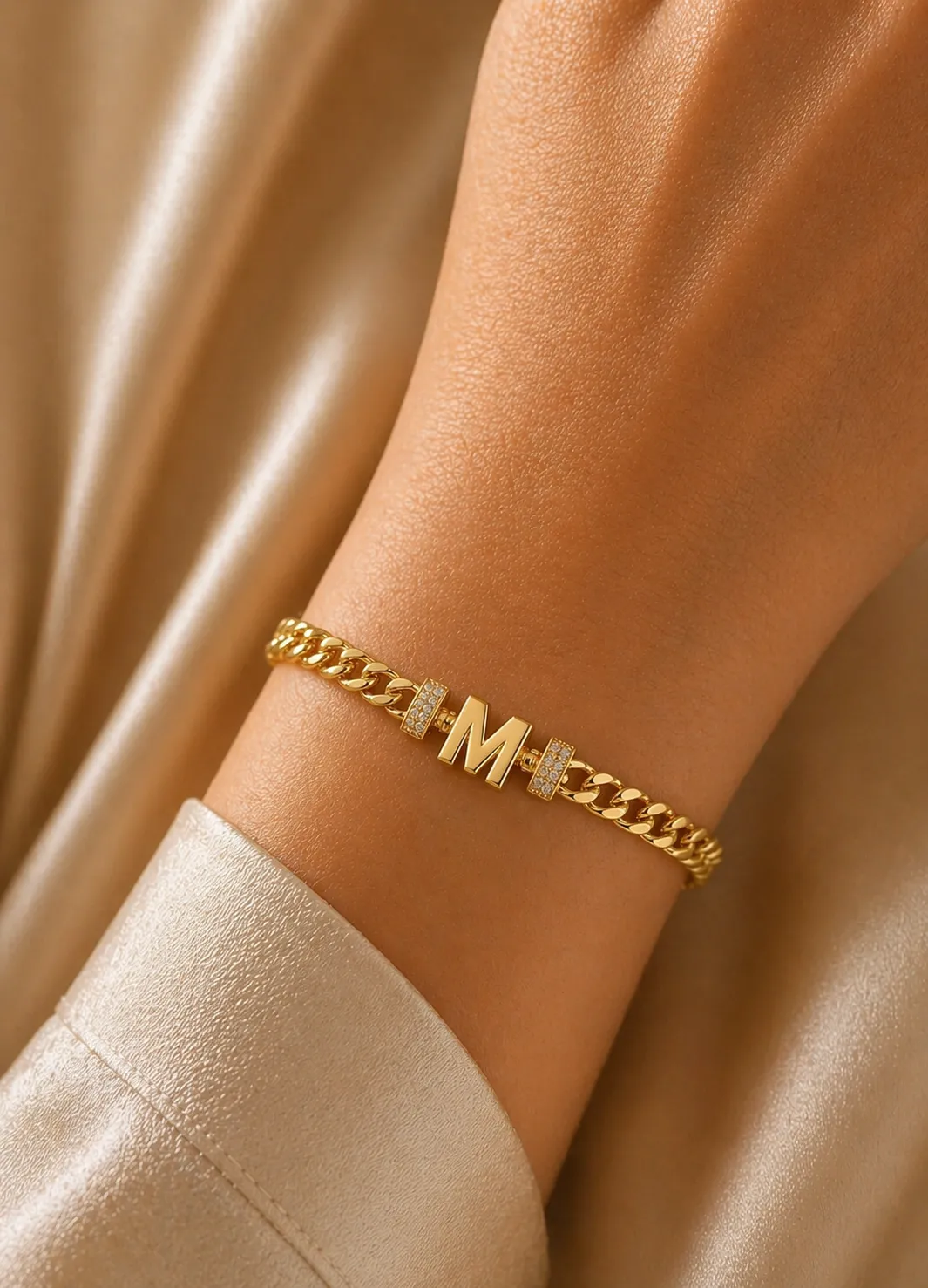 Favori Marka M Harfi Bileklik 