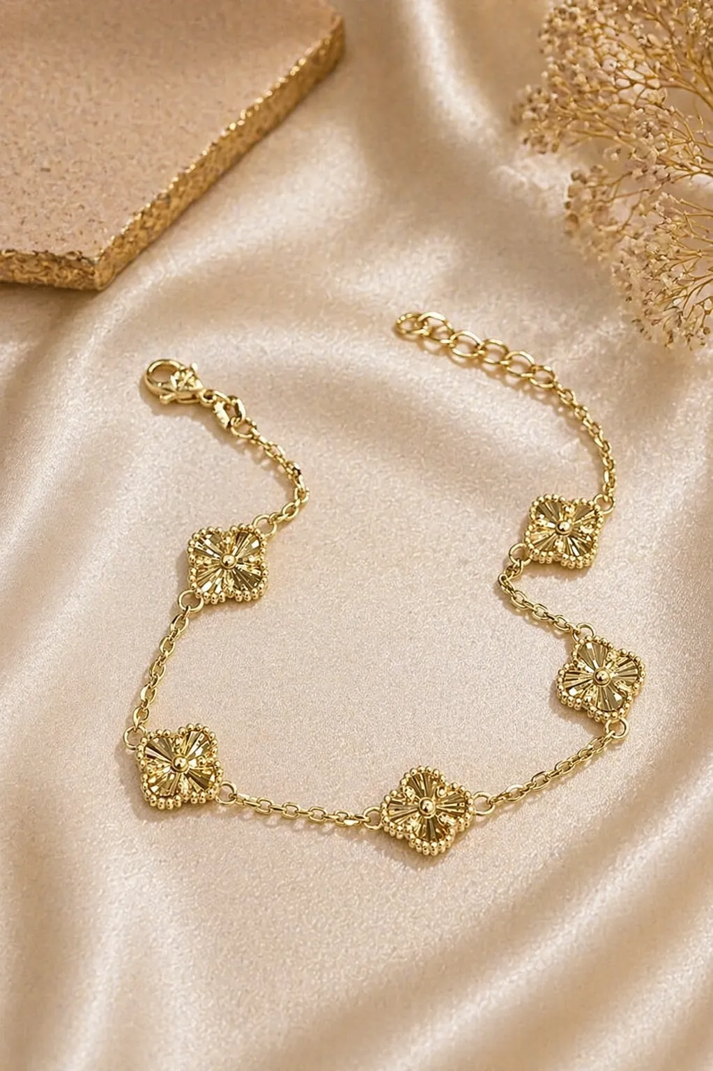 Favori Marka Yonca Model Bileklik