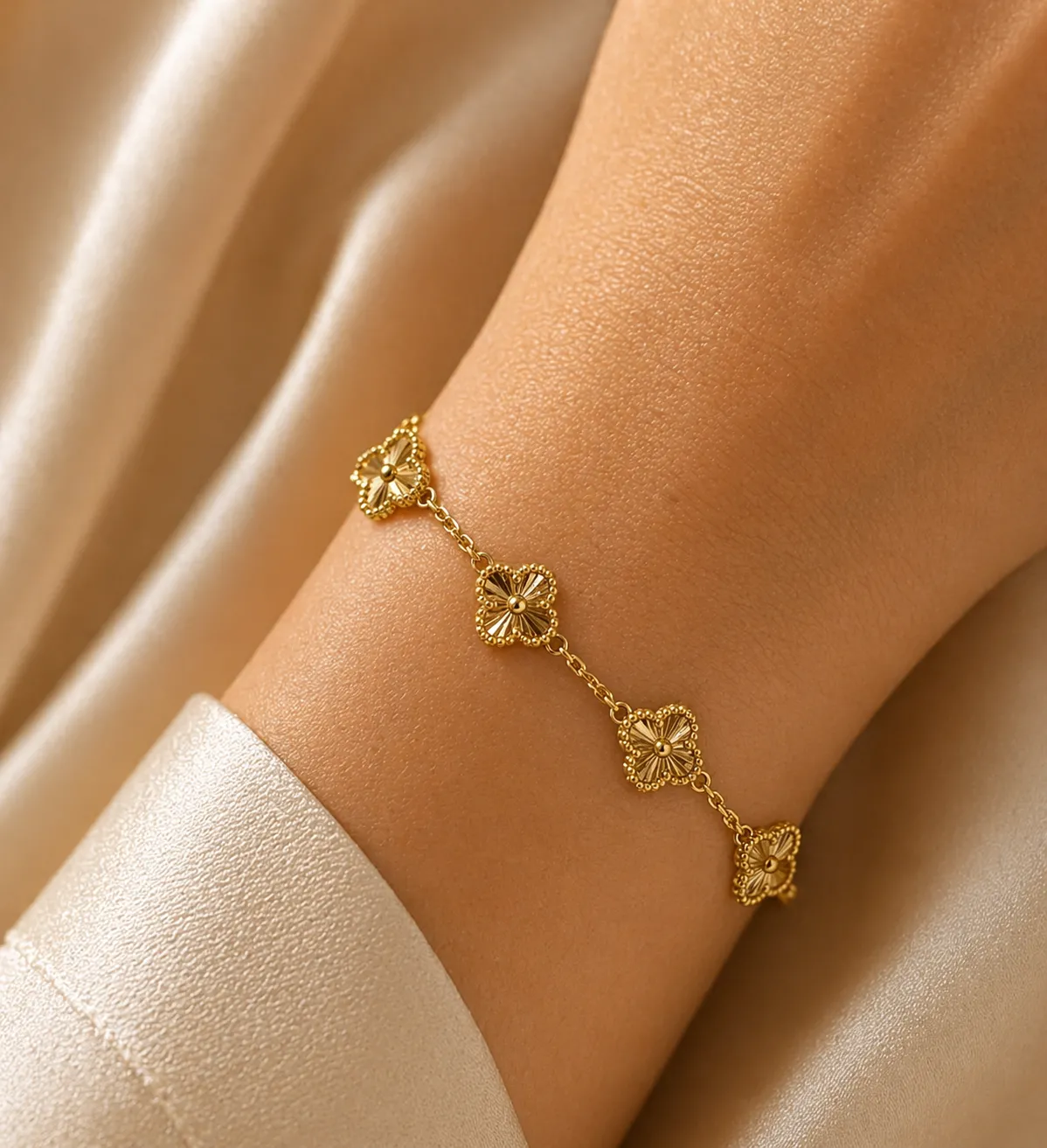 Favori Marka Yonca Model Bileklik