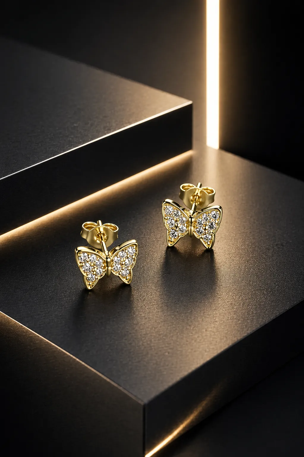 Favori Marka Kelebek Model Küpe