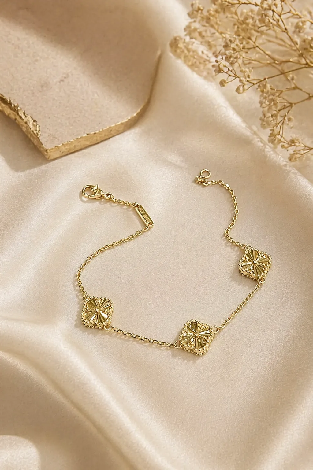 Favori Marka Yonca Model Bileklik 