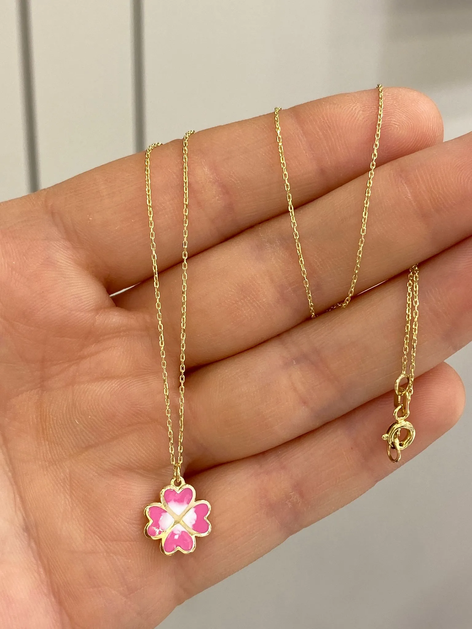 Favori Marka Pembe Mineli Çicek Model Kolye