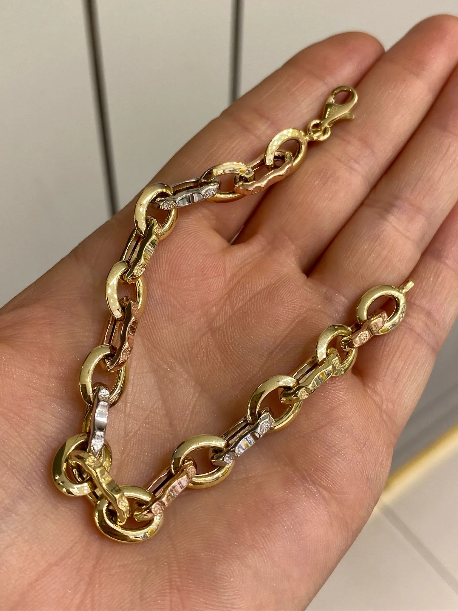 Favori Marka Üç Renkli Model Bileklik
