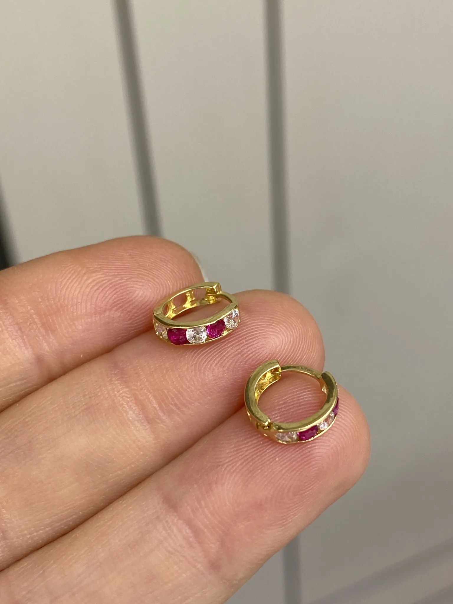 Favori Marka Pembe Taşlı Çocuk Küpesi 