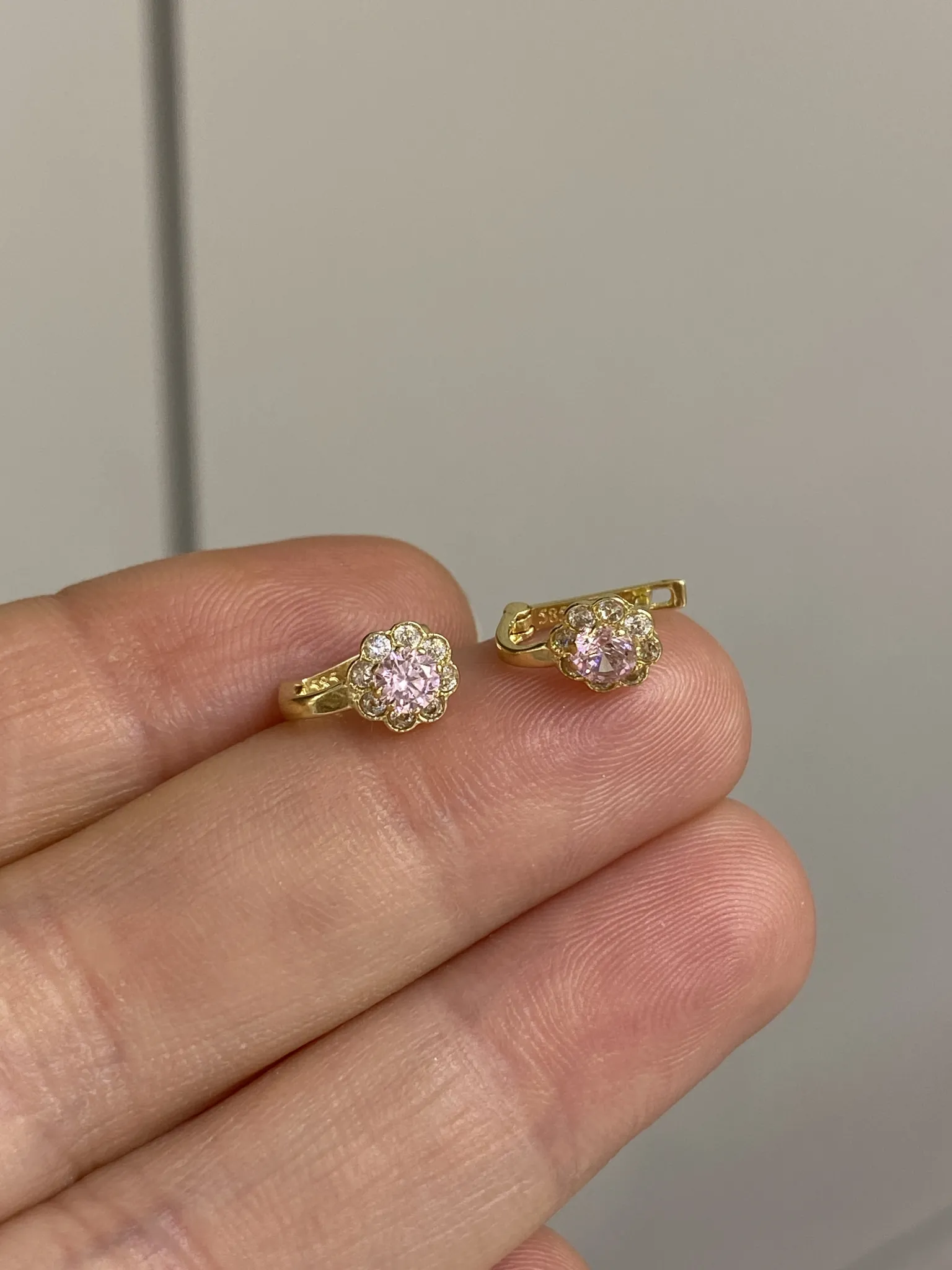 Favori Marka Pembe Taşlı Çocuk Küpesi 