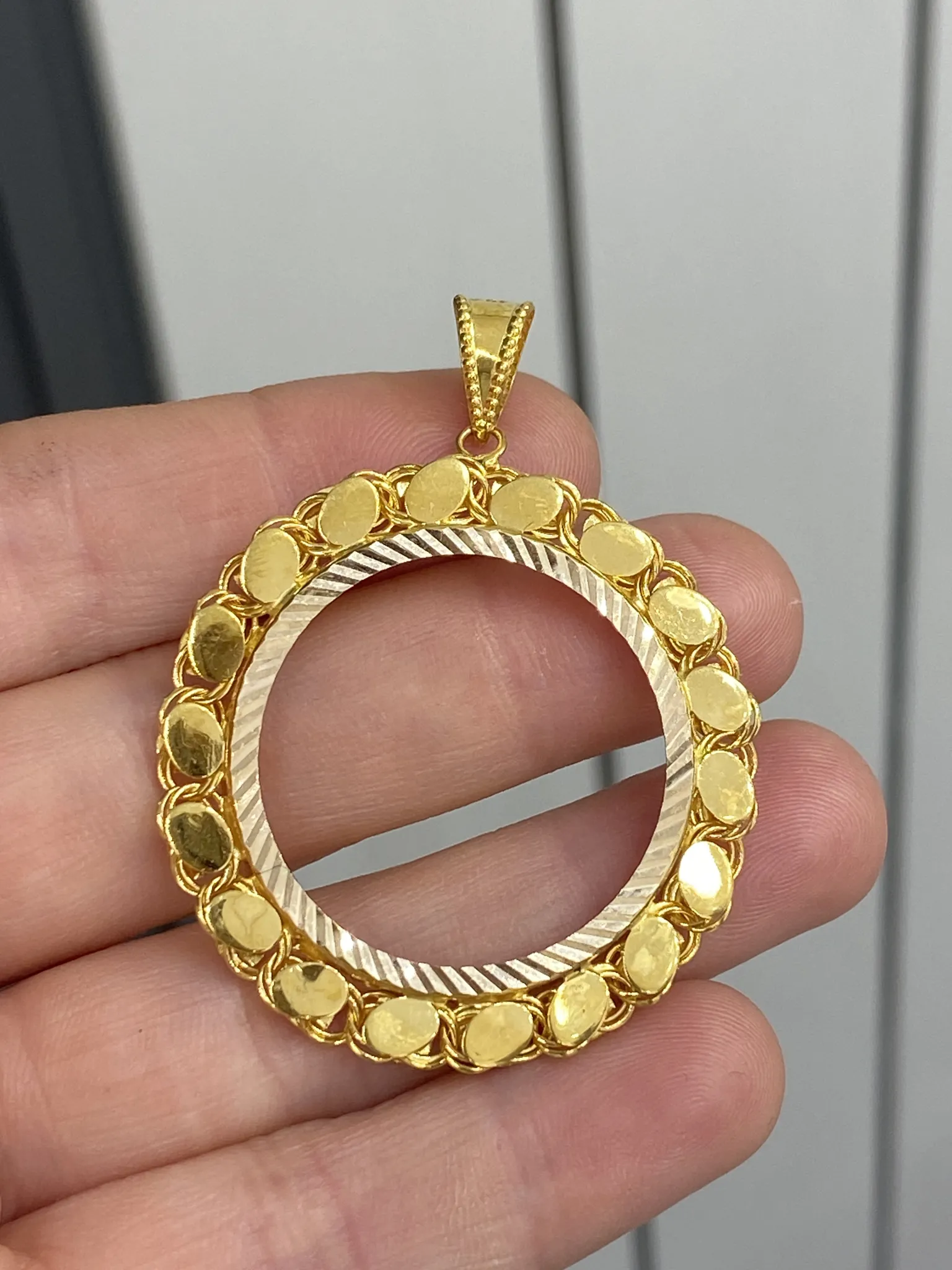 Favori Marka Tam Altın Çerçevesi Model Uç