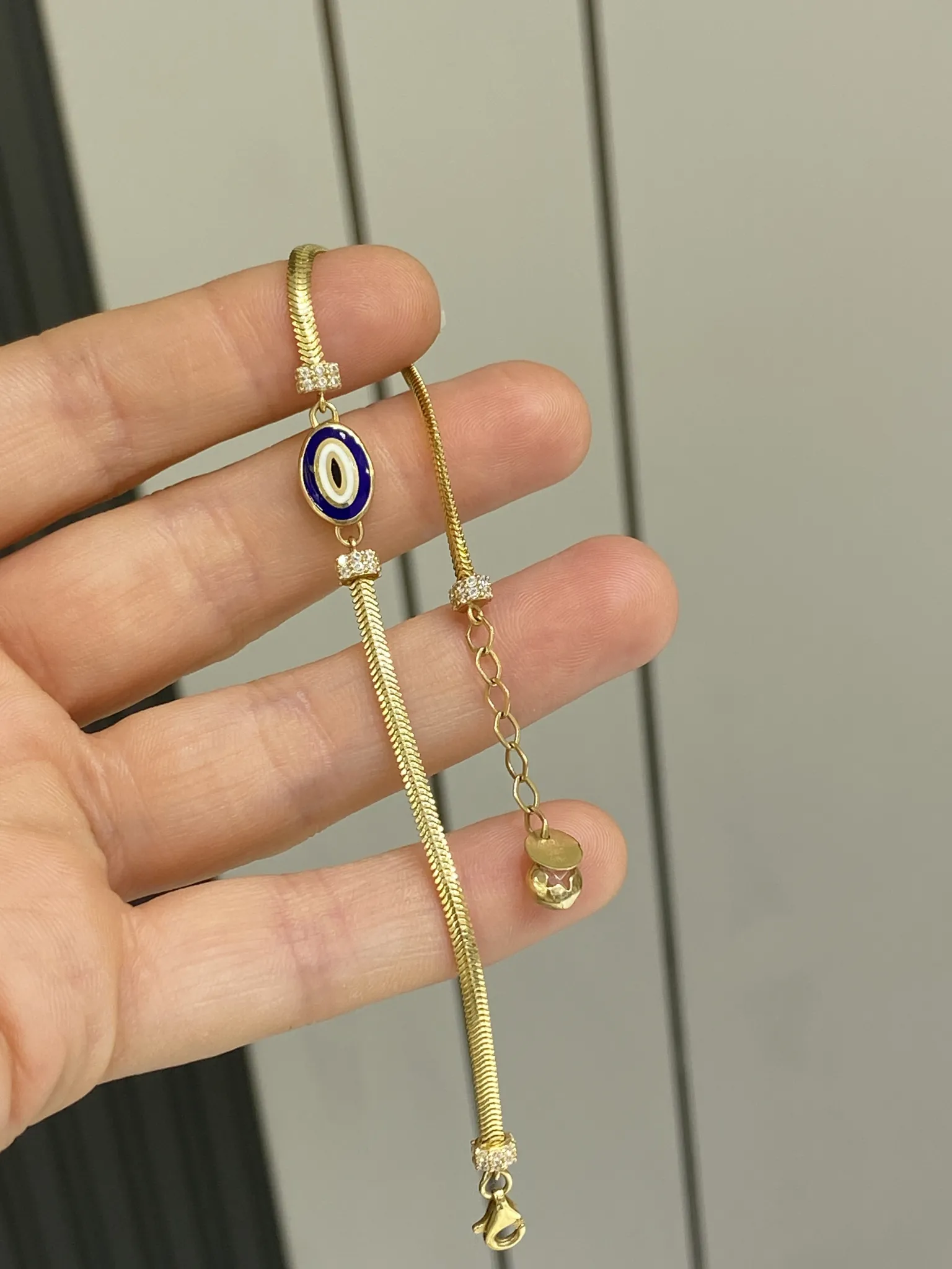 Favori Marka Balık Sırtı Model Bileklik 
