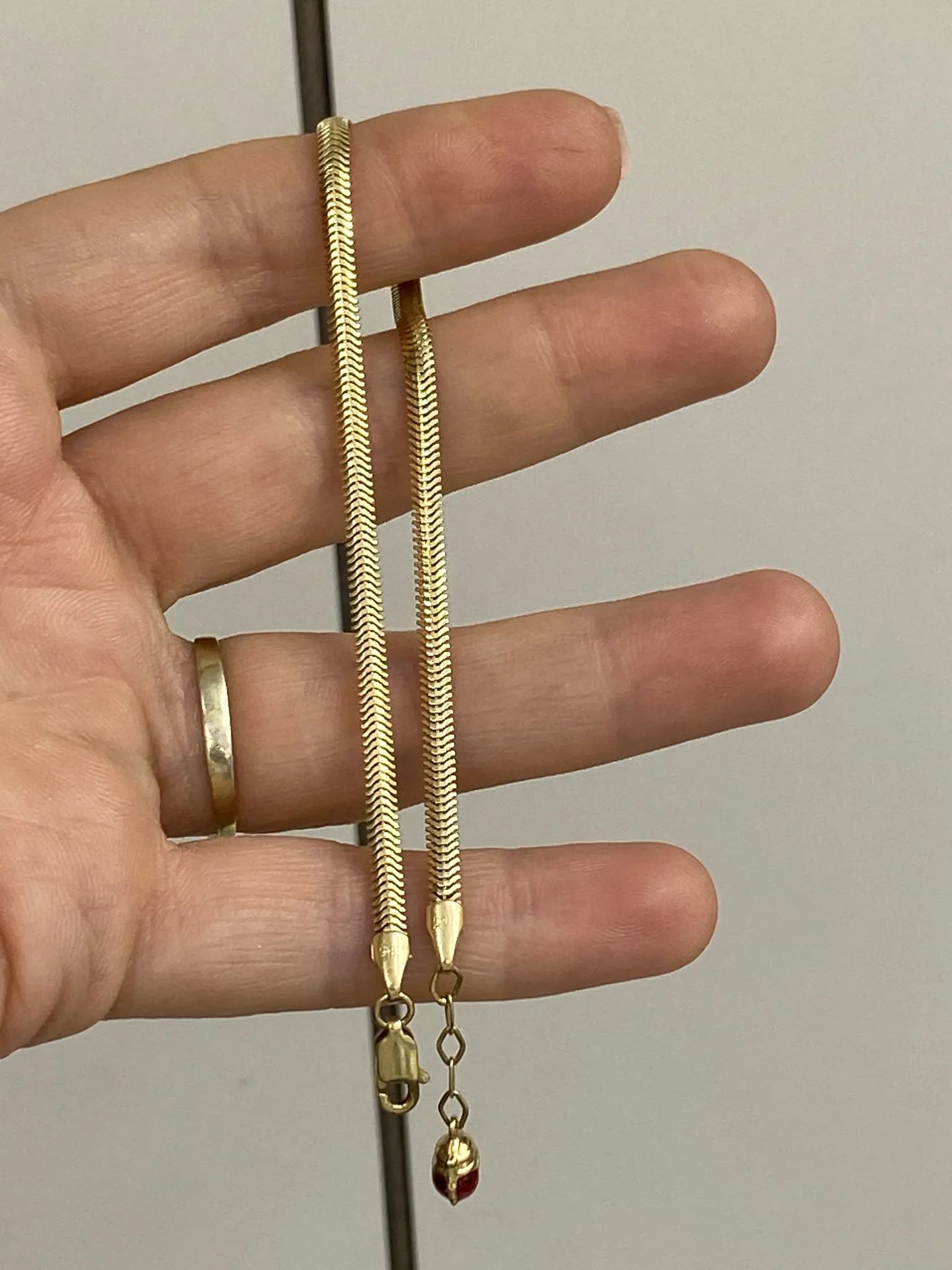 Favori Marka Balık Sırtı Model Bileklik 