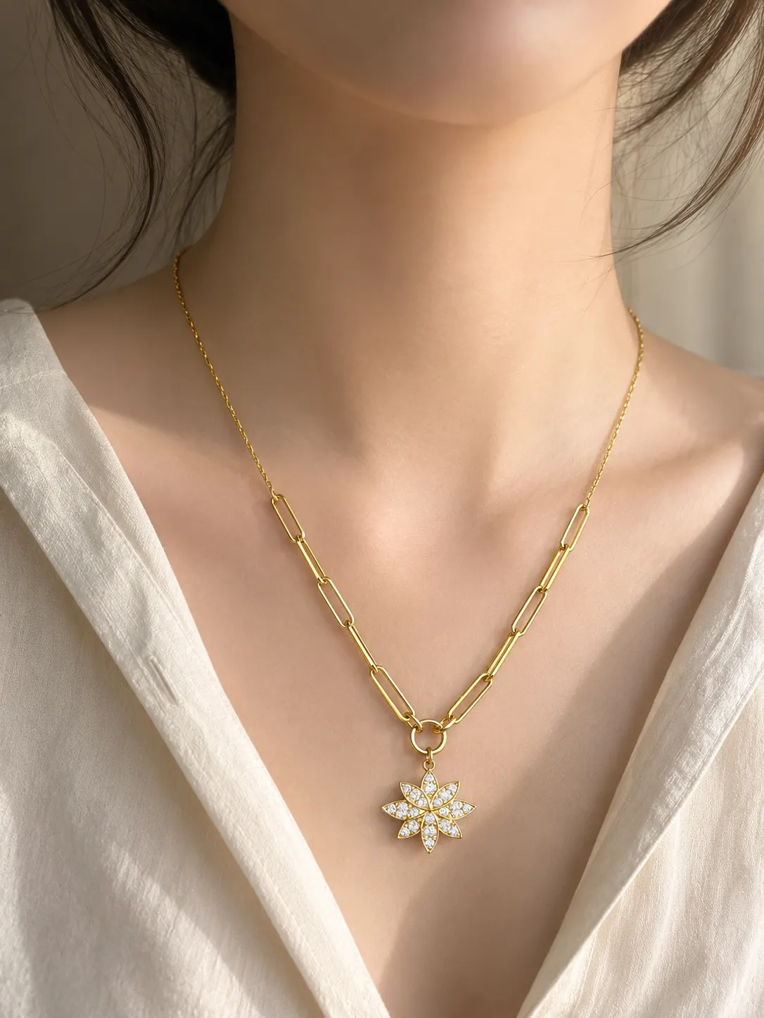 Favori Marka Lotus Çiçek Model Kolye