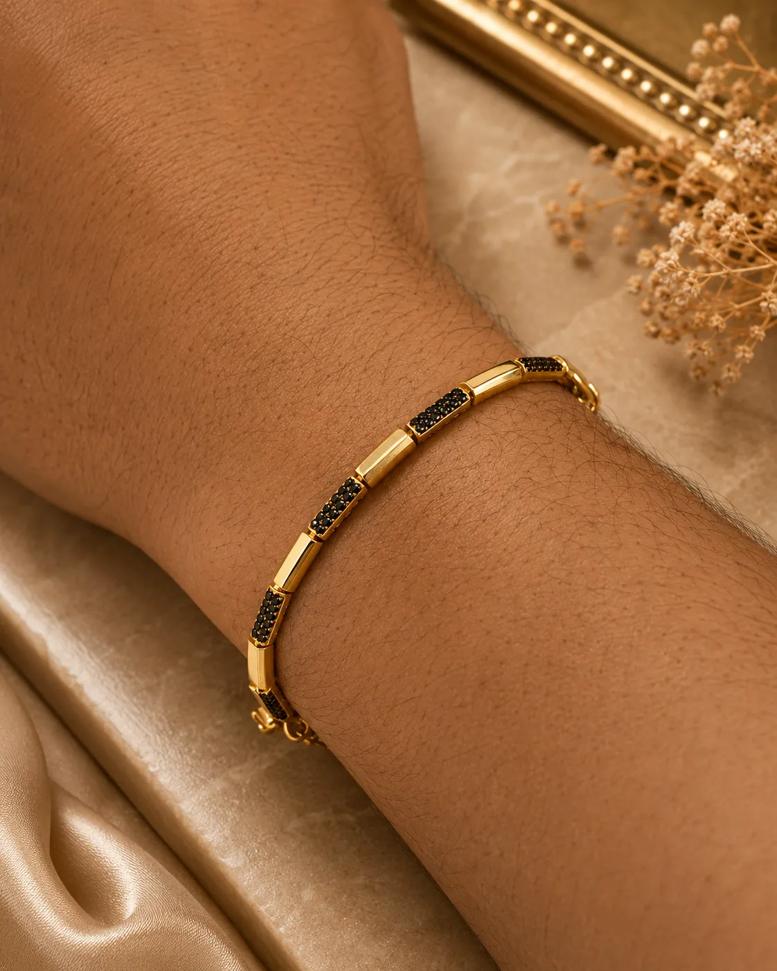 Favori Marka Siyah Taşlı Bileklik 
