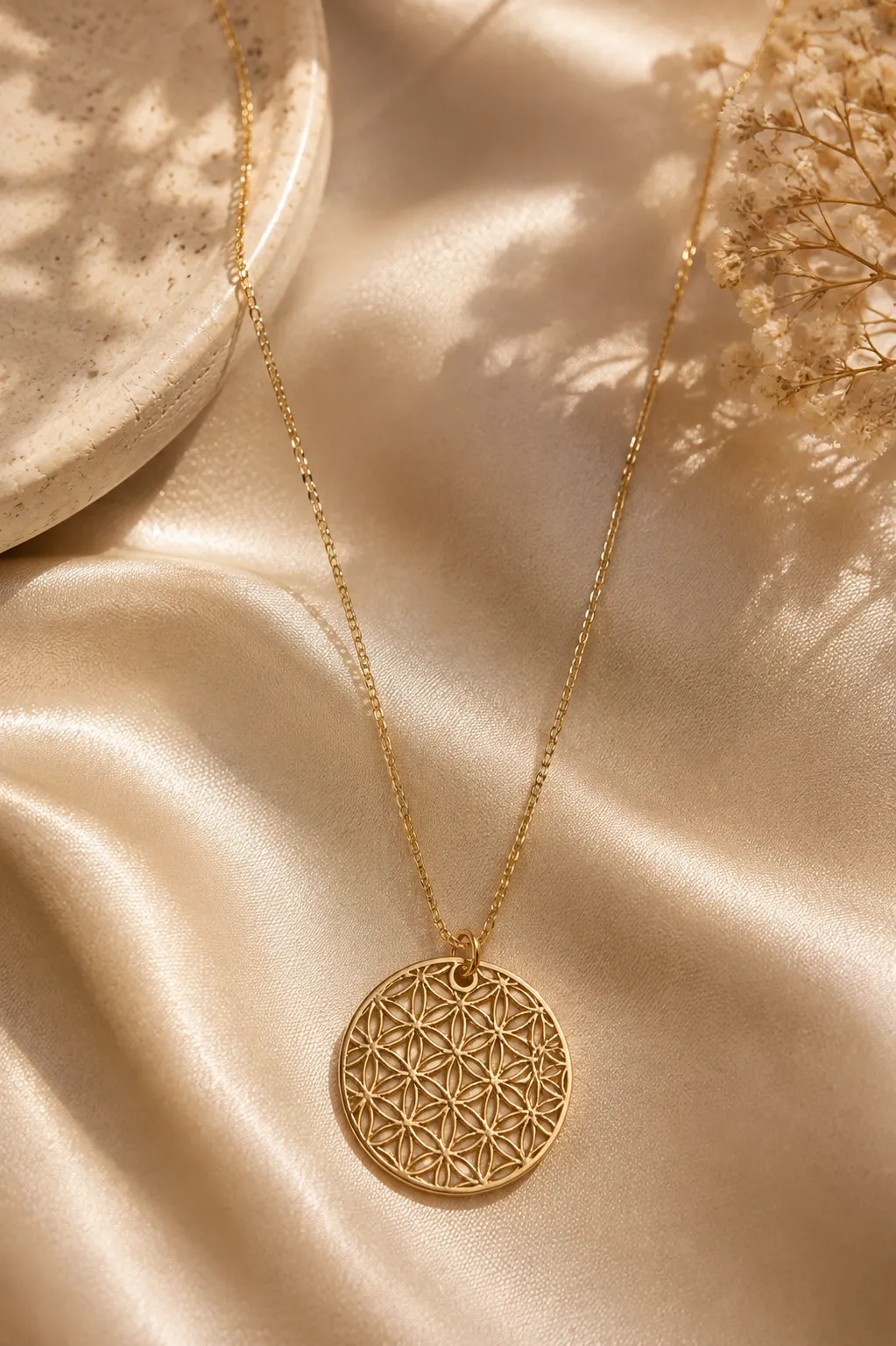 Favori Marka Yaşam Çiçeği Model Kolye