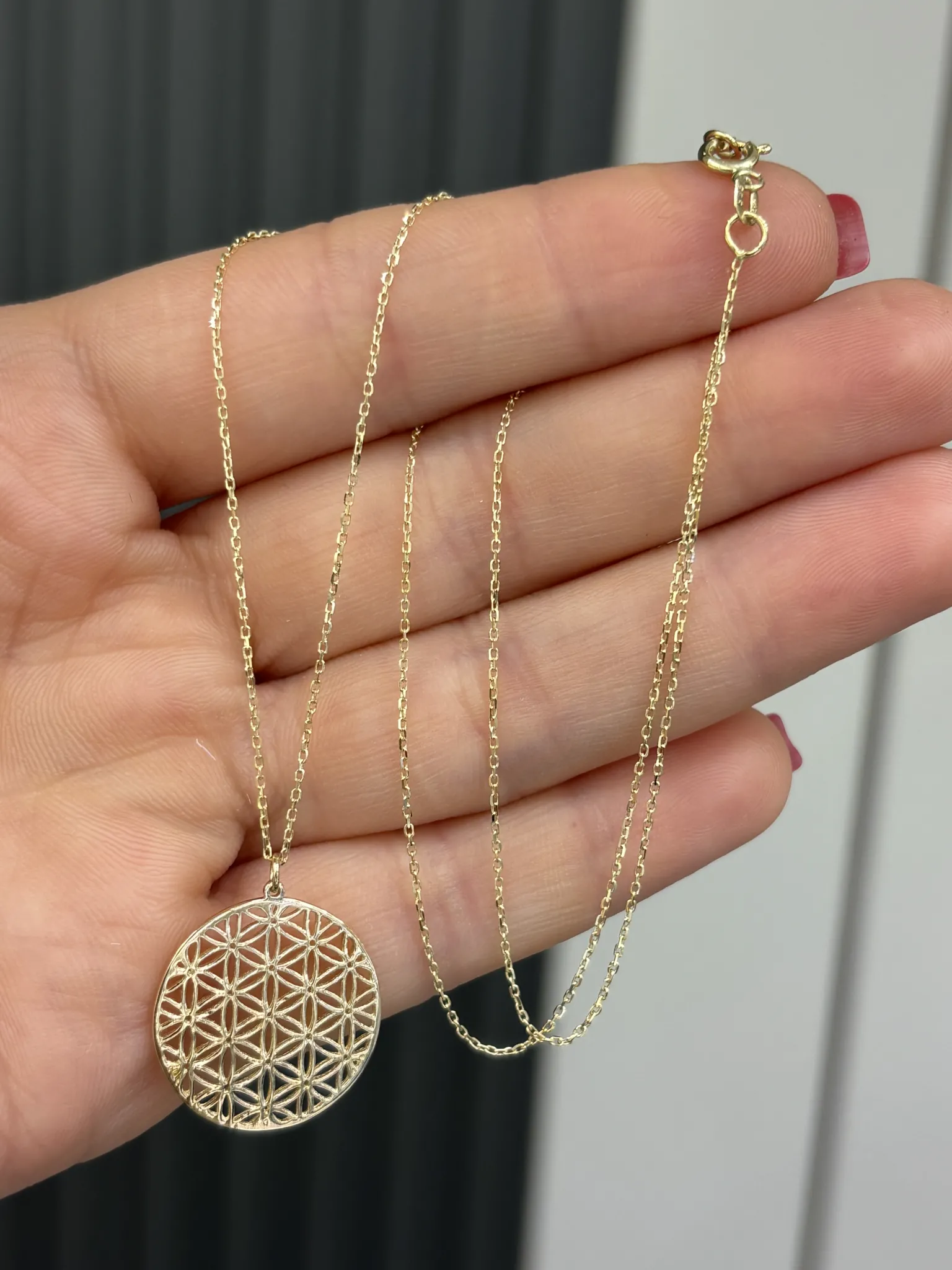 Favori Marka Yaşam Çiçeği Model Kolye